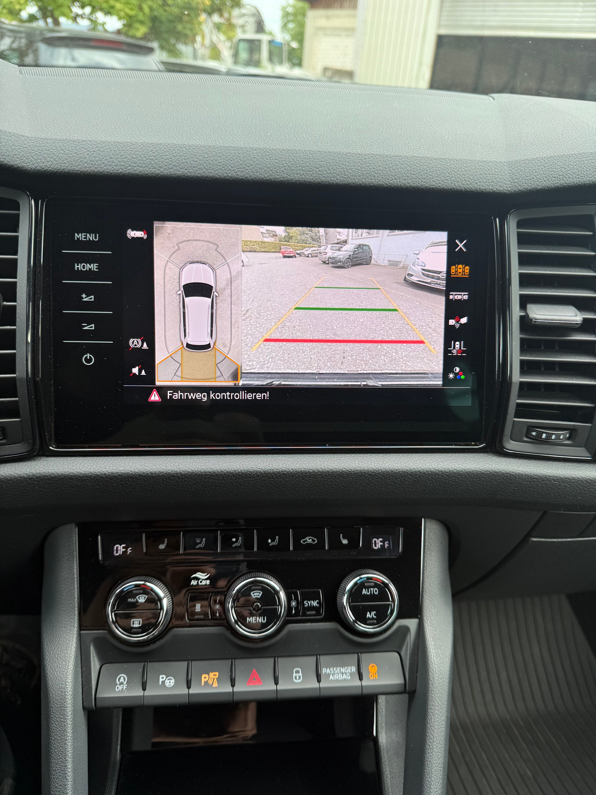 SKODA Kodiaq 2.0 TSI 4x4 Sport Line-image-11