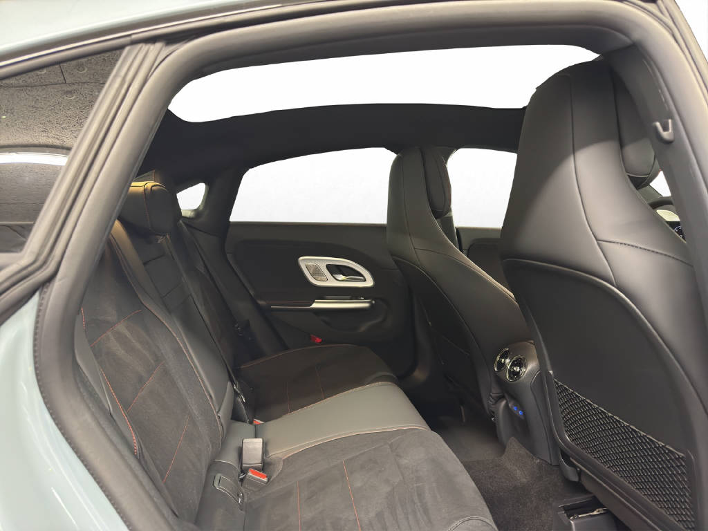 MERCEDES-BENZ CLA 220 AMG Line 4Matic-image-12
