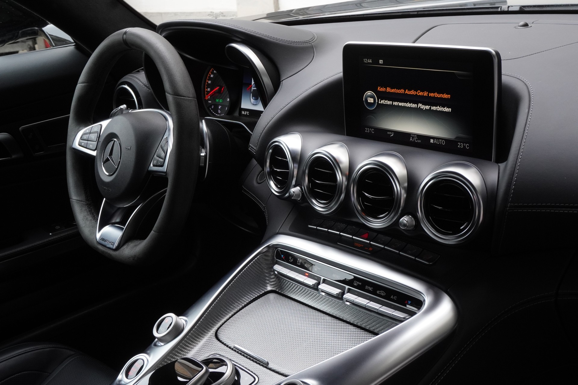 MERCEDES-BENZ AMG GT C Roadster Speedshift DCT-image-12