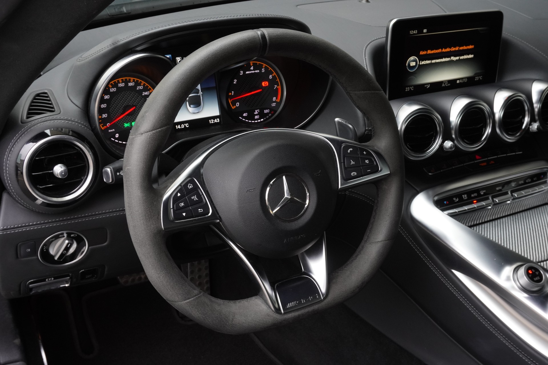 MERCEDES-BENZ AMG GT C Roadster Speedshift DCT-image-10