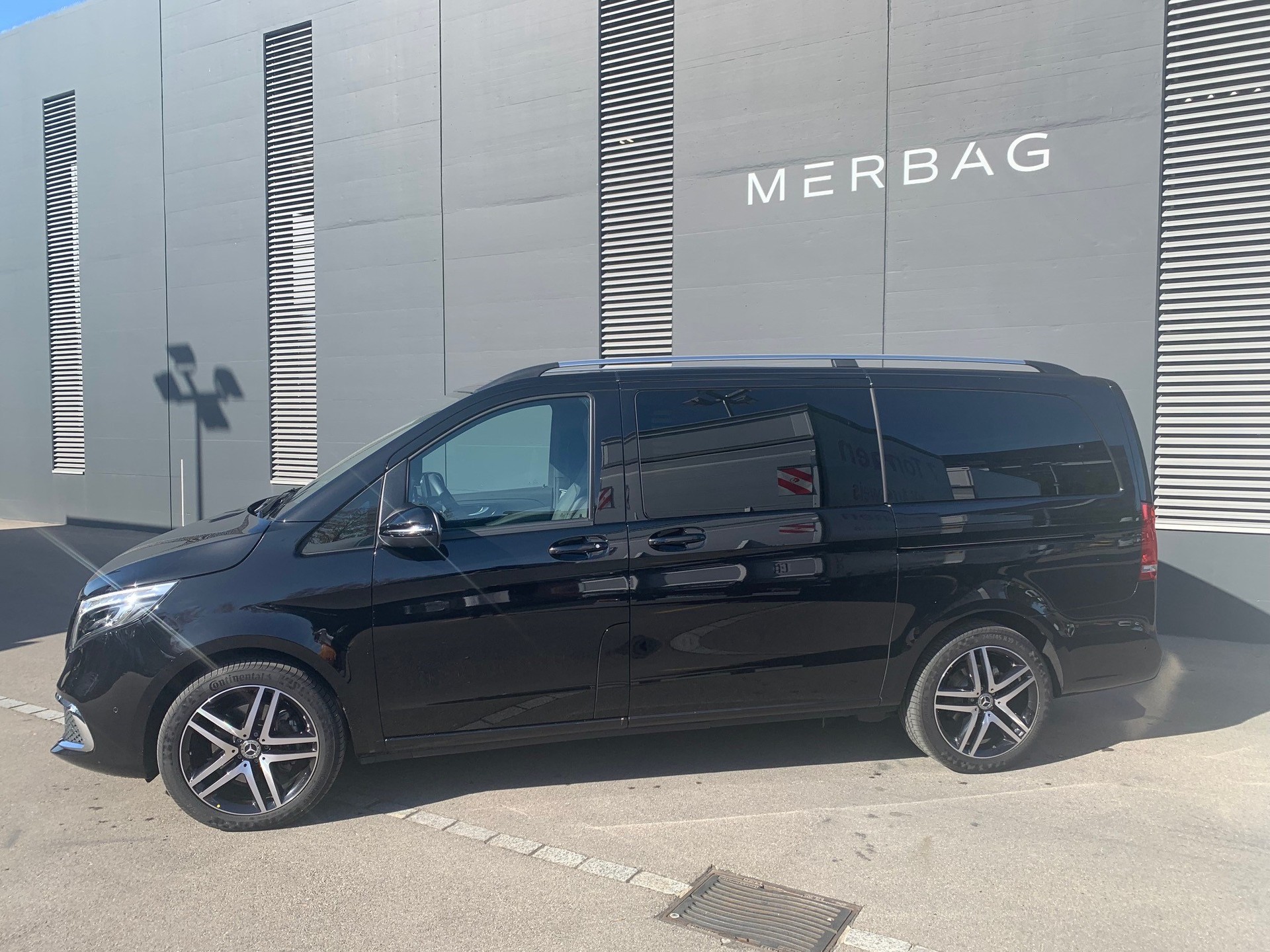 MERCEDES-BENZ V 300 d lang Swiss Edition 4Matic 9G-Tronic-image-2