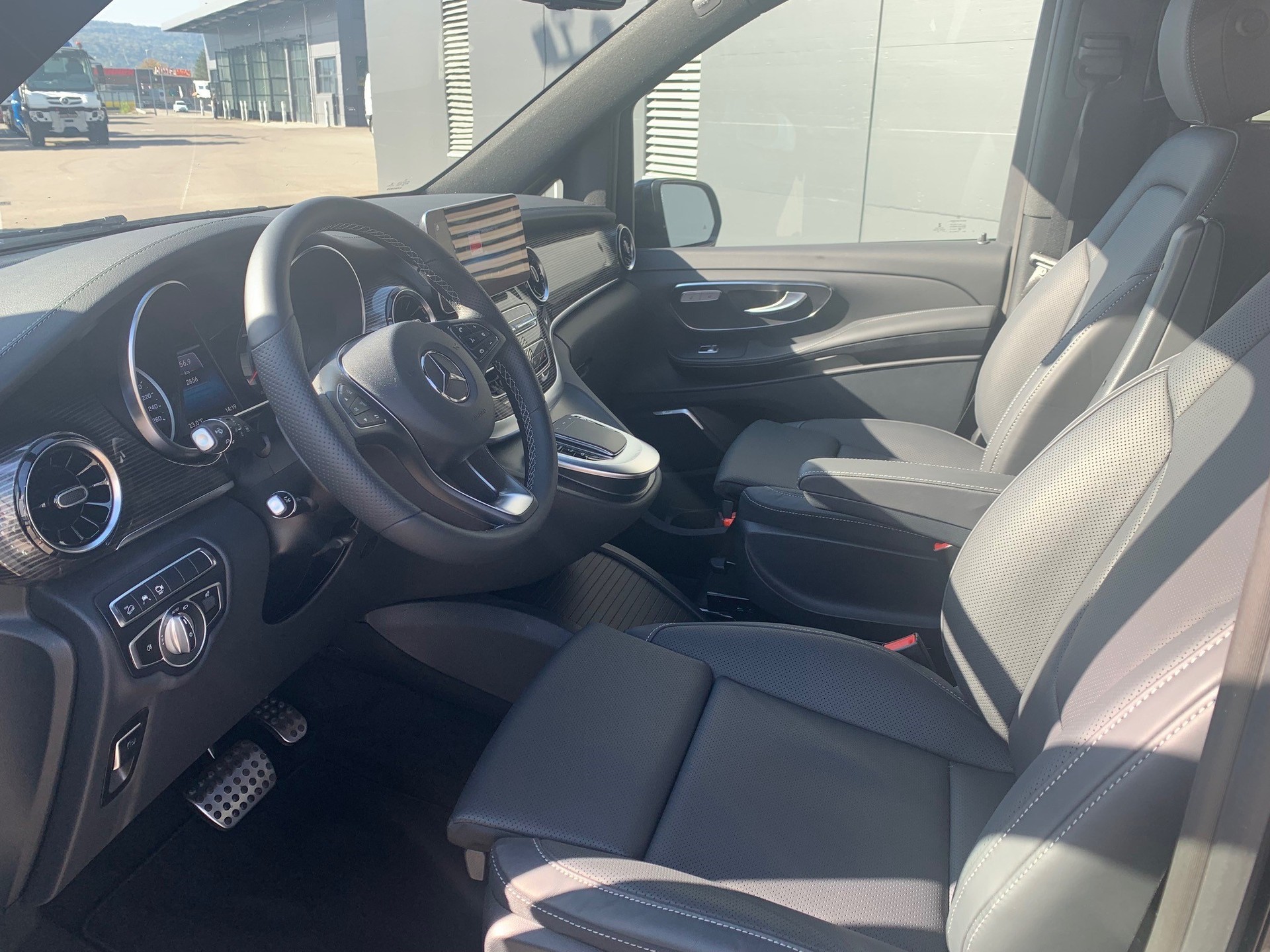 MERCEDES-BENZ V 300 d lang Swiss Edition 4Matic 9G-Tronic-image-3
