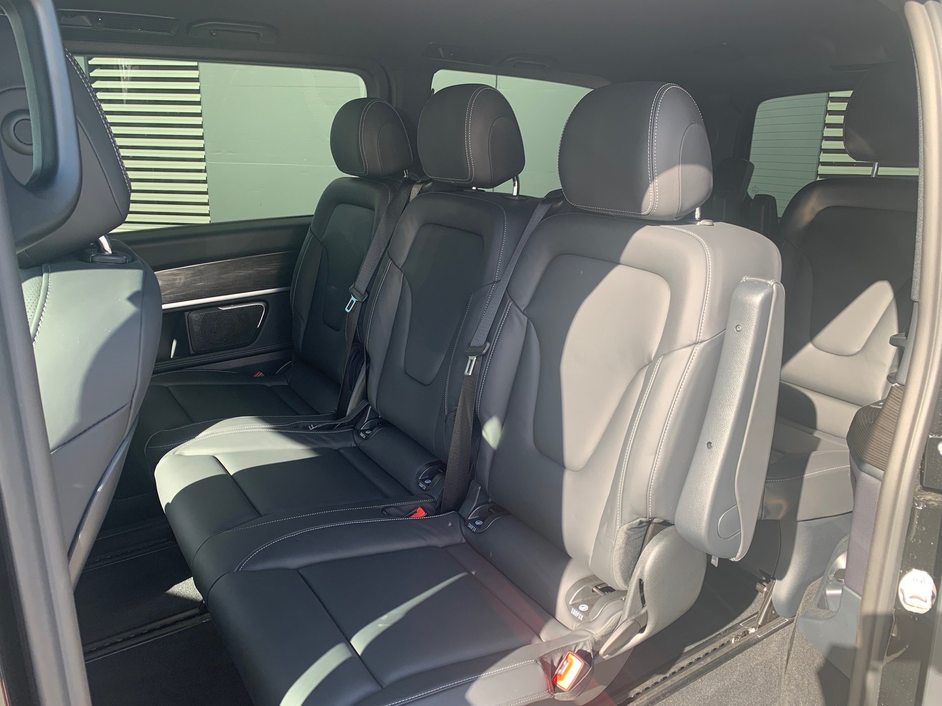 MERCEDES-BENZ V 300 d lang Swiss Edition 4Matic 9G-Tronic-image-4
