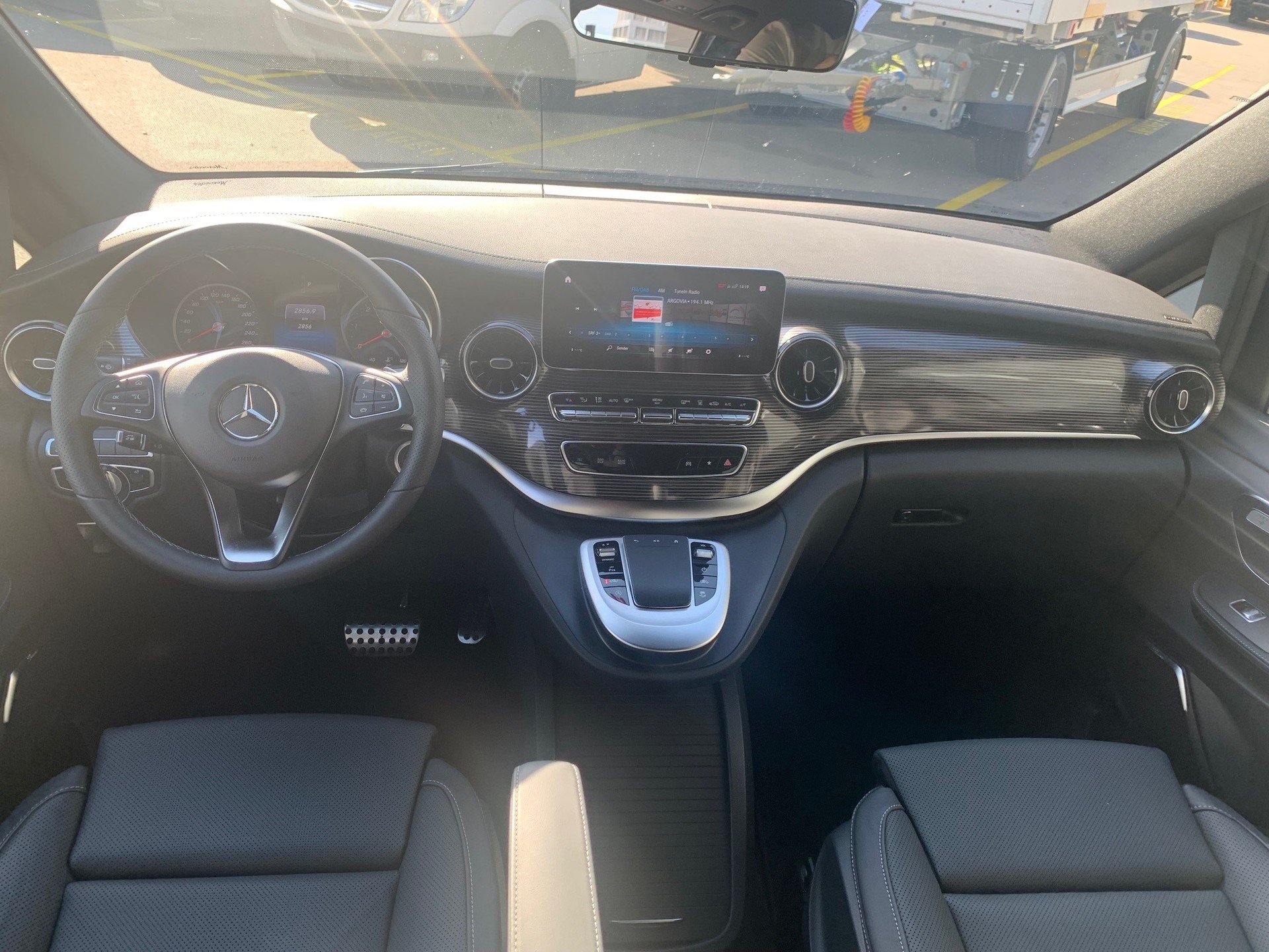 MERCEDES-BENZ V 300 d lang Swiss Edition 4Matic 9G-Tronic-image-5