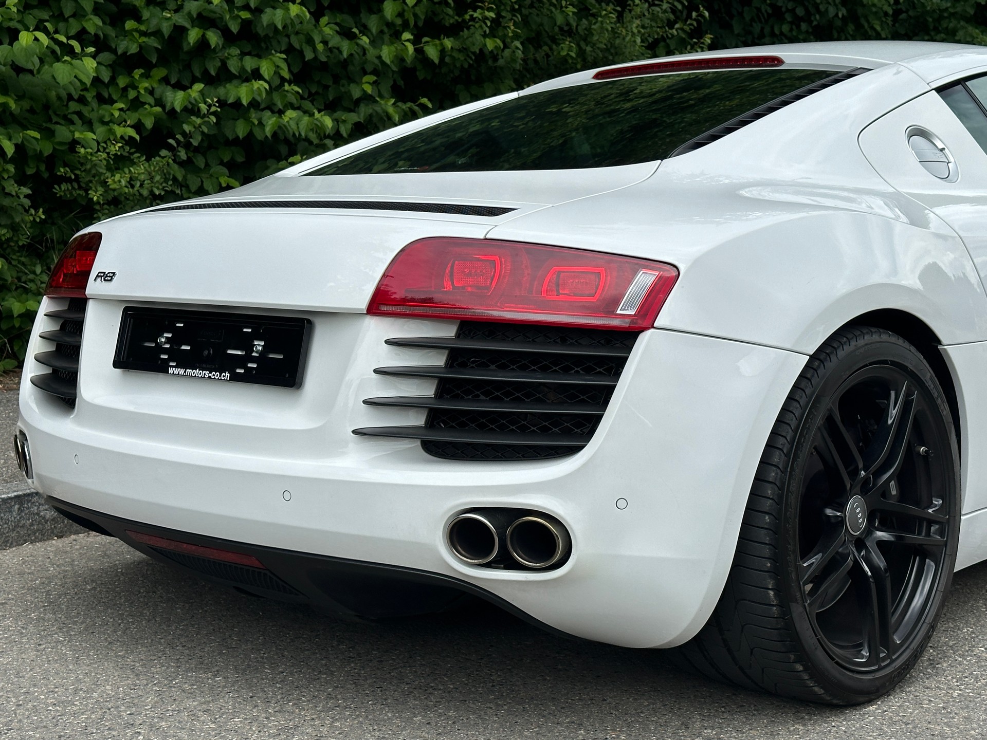 AUDI R8 Coupé 4.2-image-9