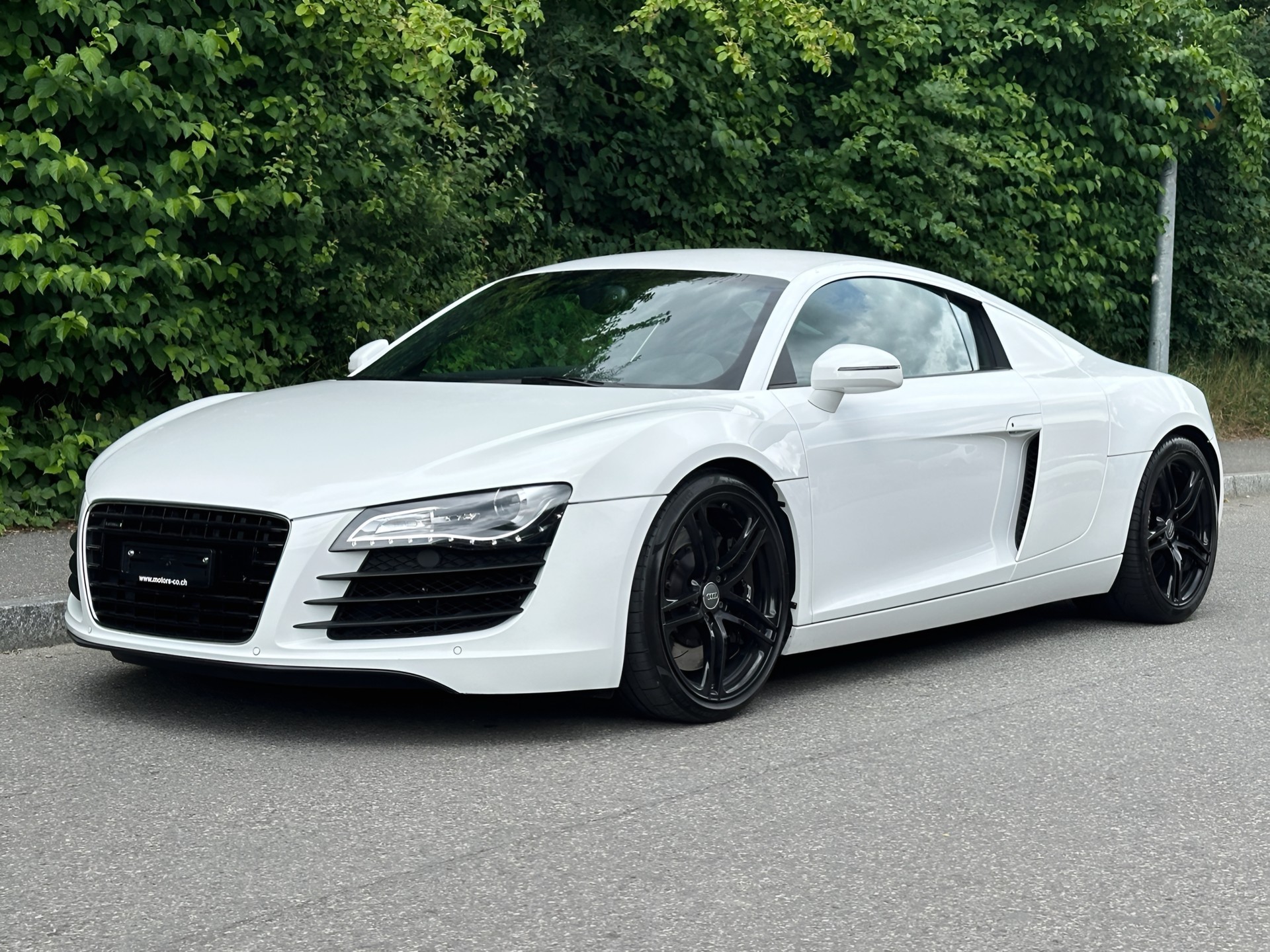 AUDI R8 Coupé 4.2-showroom-element-1