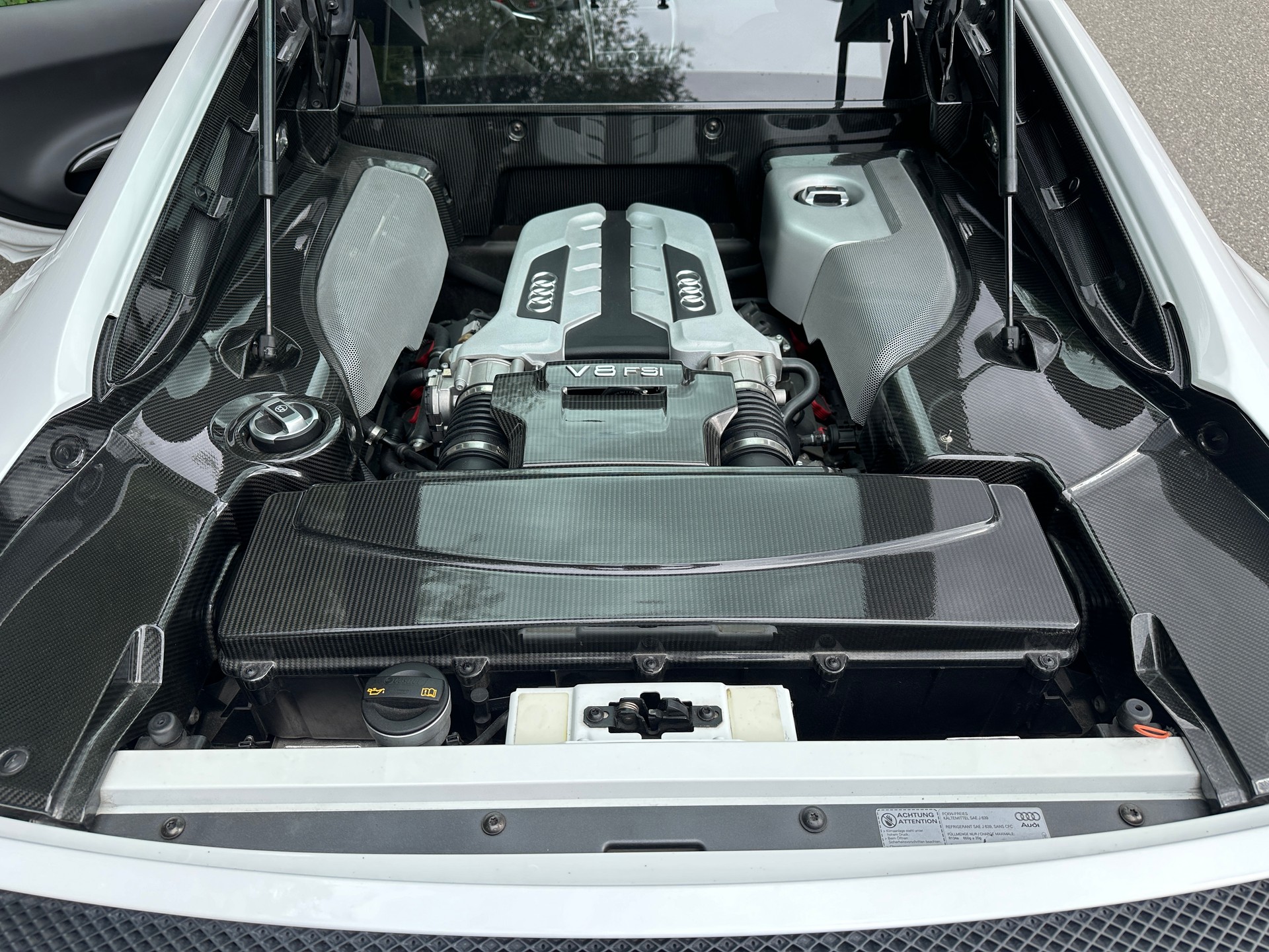 AUDI R8 Coupé 4.2-image-16
