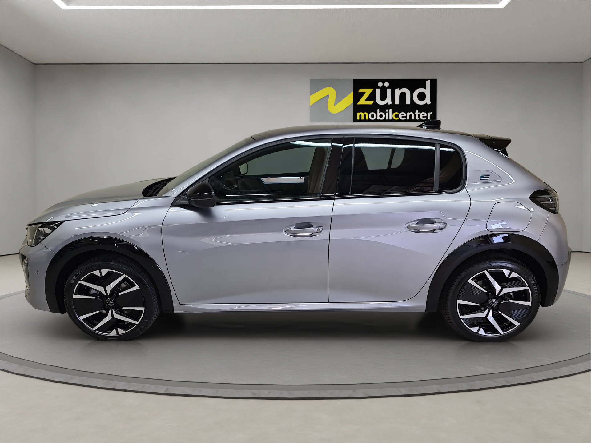 PEUGEOT E-208 GT-image-1