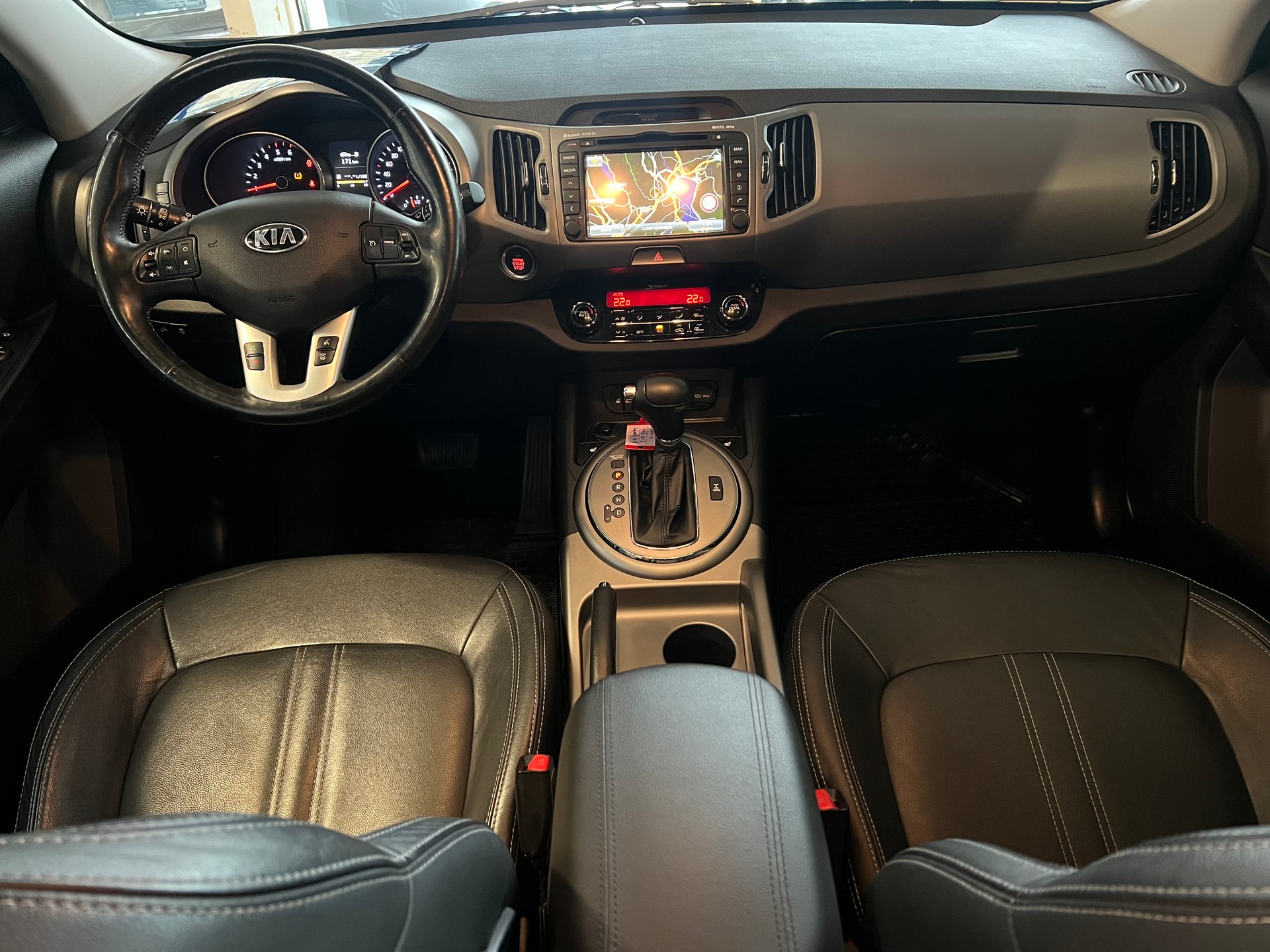 KIA Sportage 2.0 CRDi Style 4WD Automatic-image-6