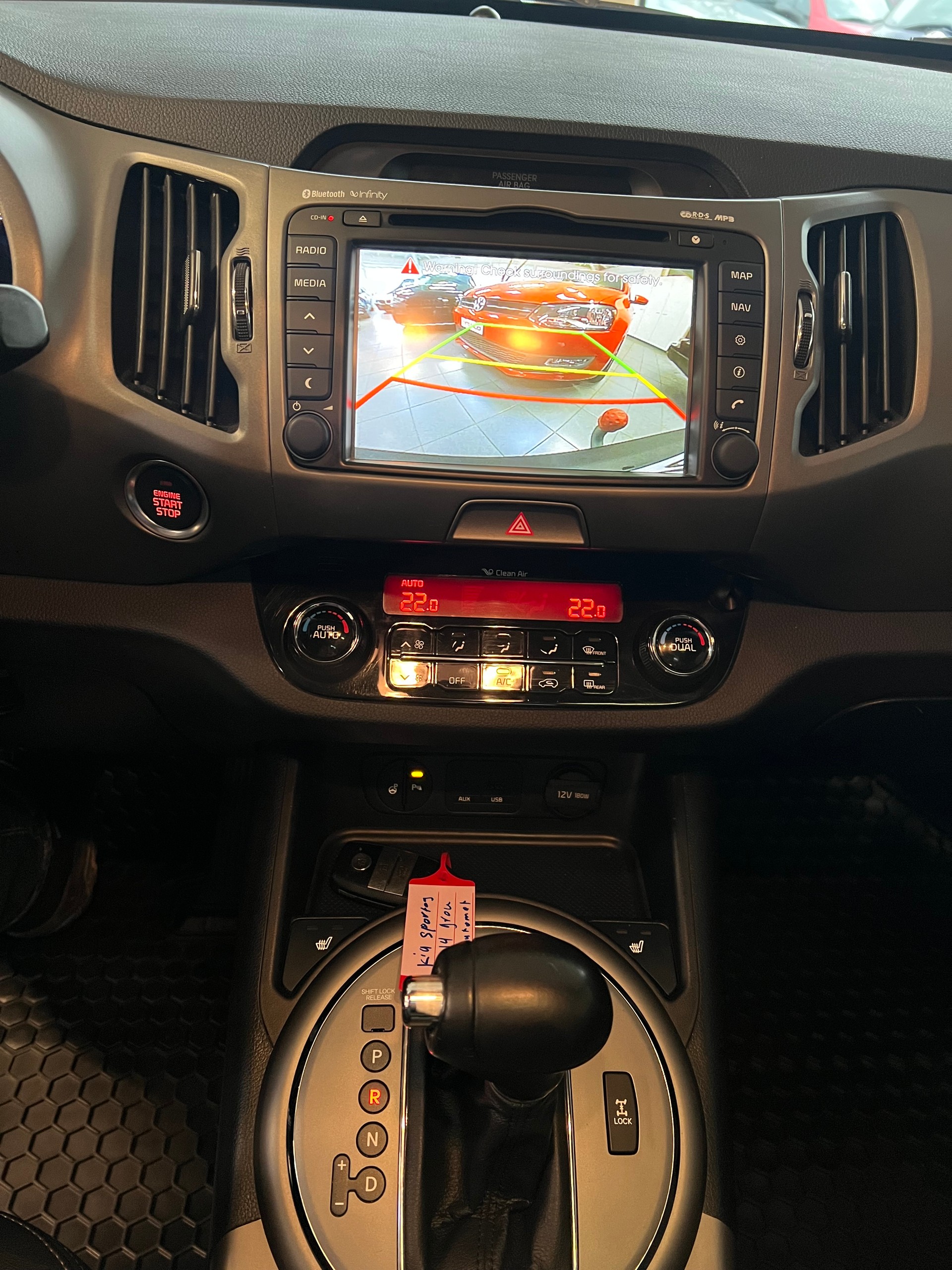 KIA Sportage 2.0 CRDi Style 4WD Automatic-image-9