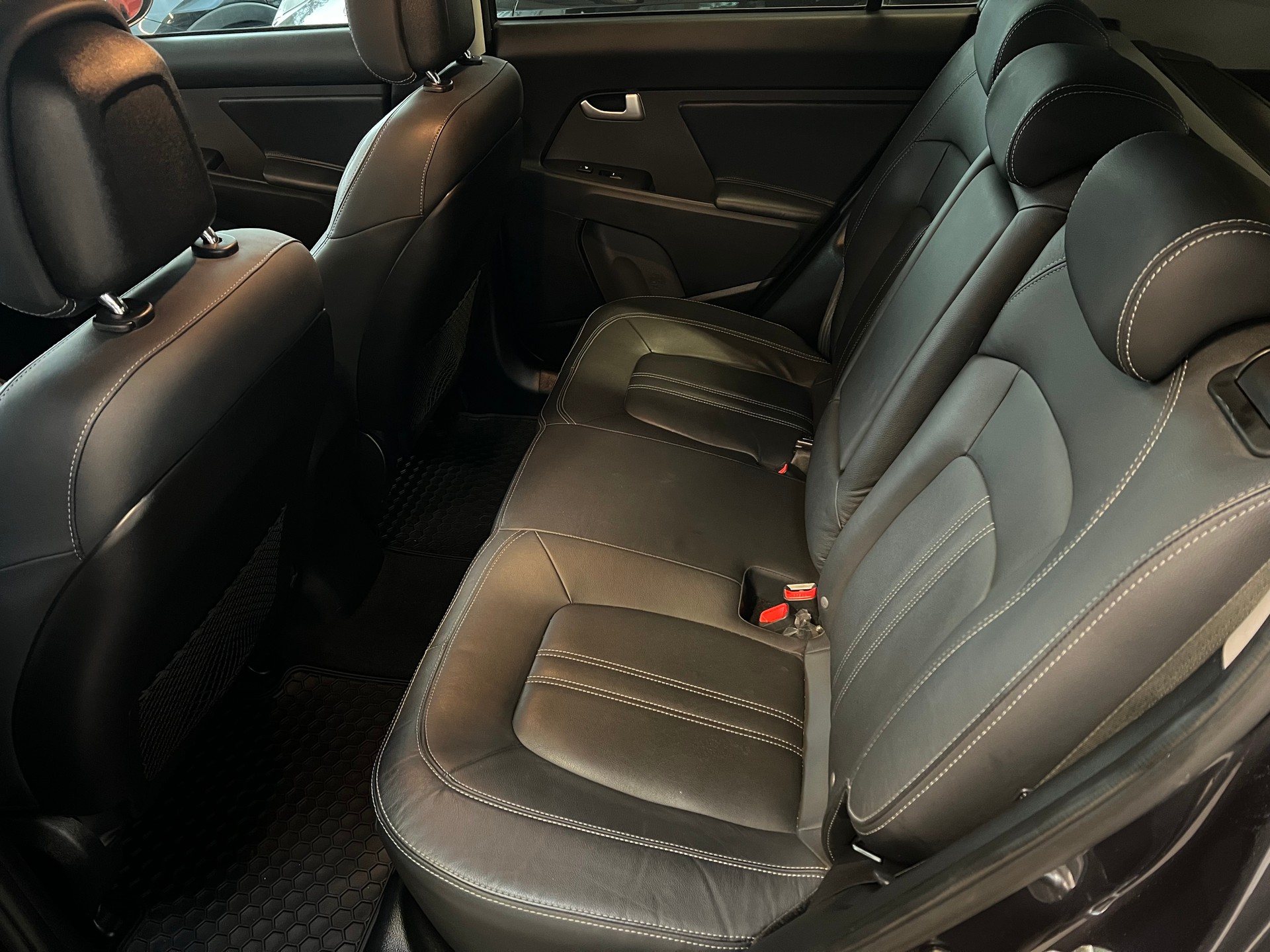 KIA Sportage 2.0 CRDi Style 4WD Automatic-image-11