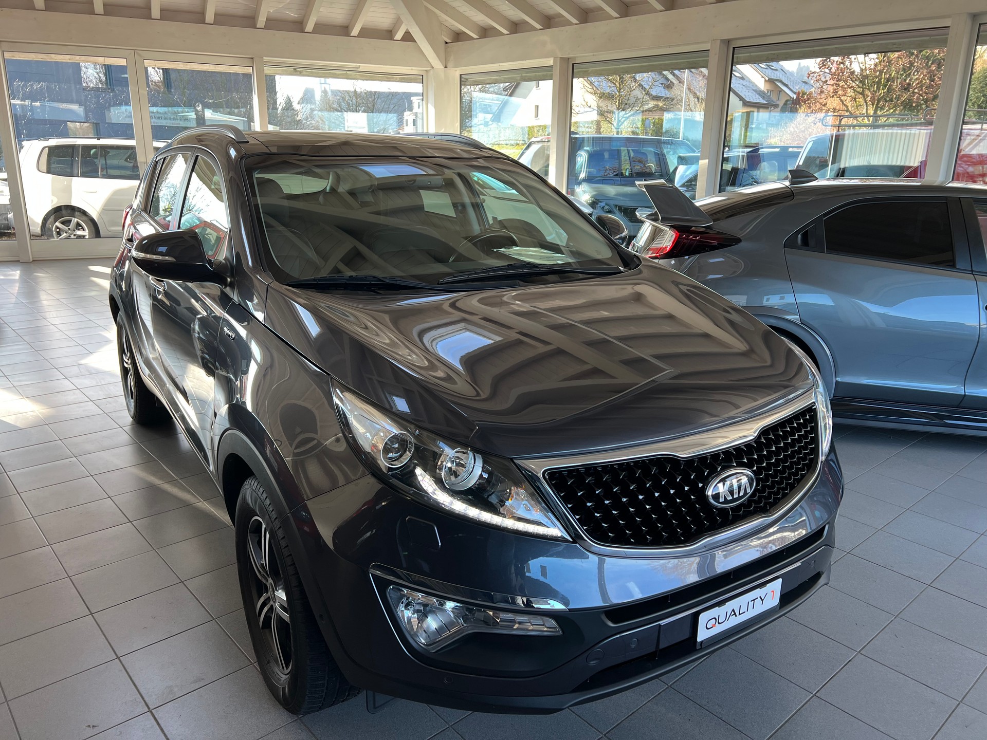 KIA Sportage 2.0 CRDi Style 4WD Automatic-image-2