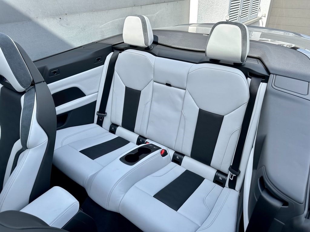 BMW M4 Cabrio Competition M xDrive-image-4