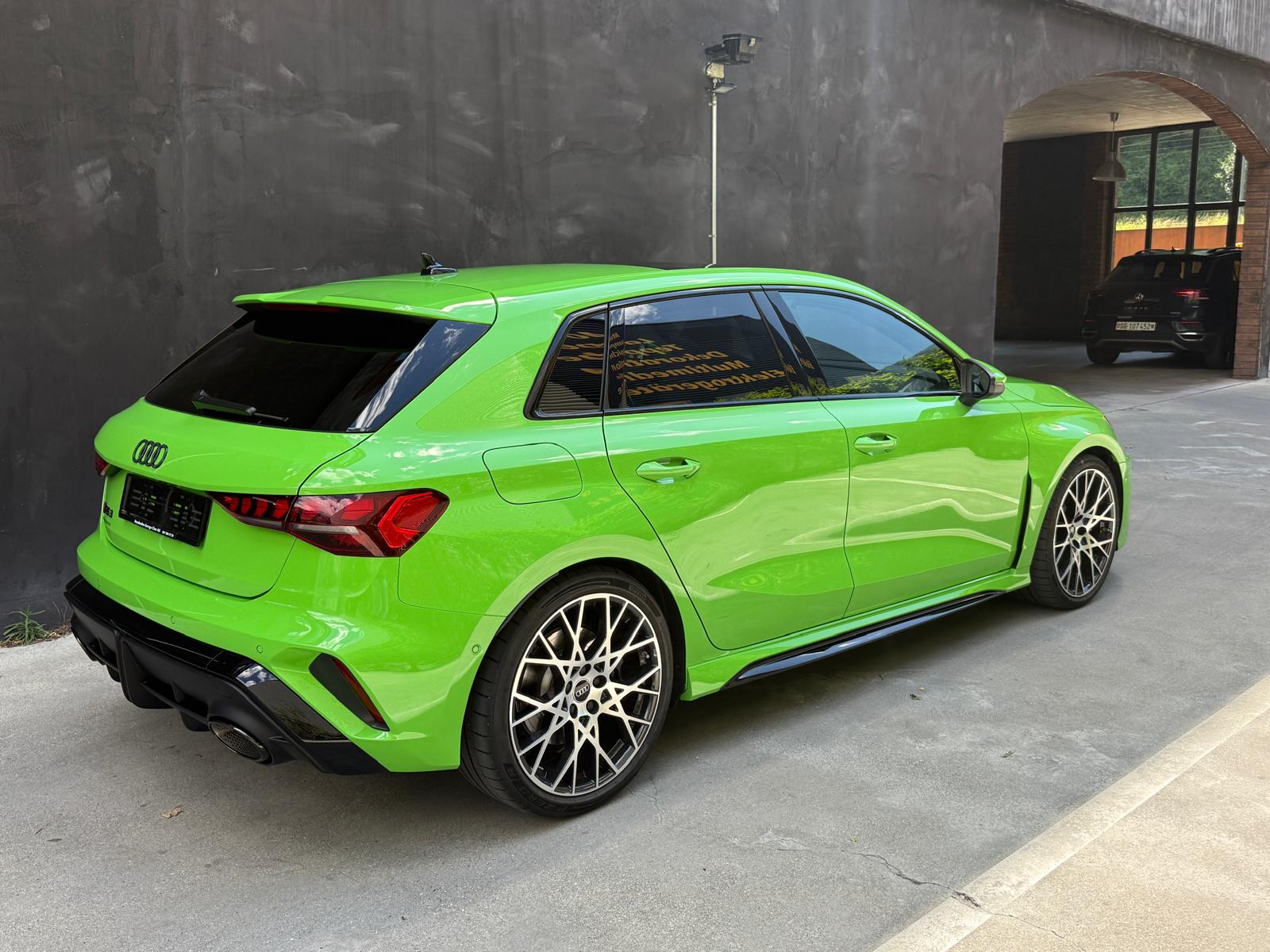 AUDI RS3 Sportback 2.5 TSI quattro S-tronic-image-2