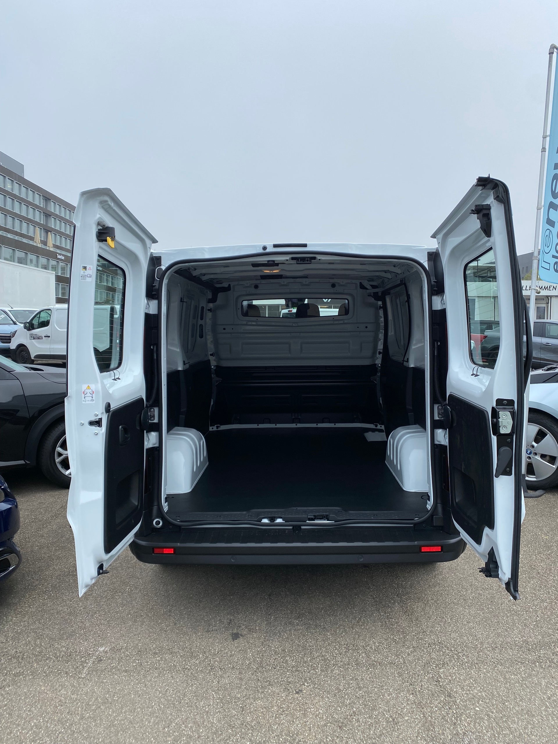 RENAULT Trafic 2.0 Blue dCi110 Advance L1H1-image-5