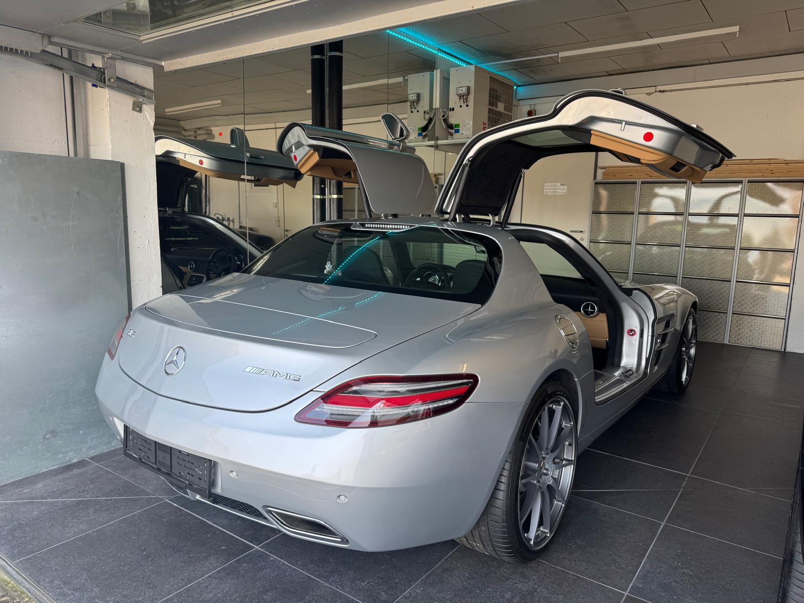 MERCEDES-BENZ SLS 63 AMG Speedshift-image-3