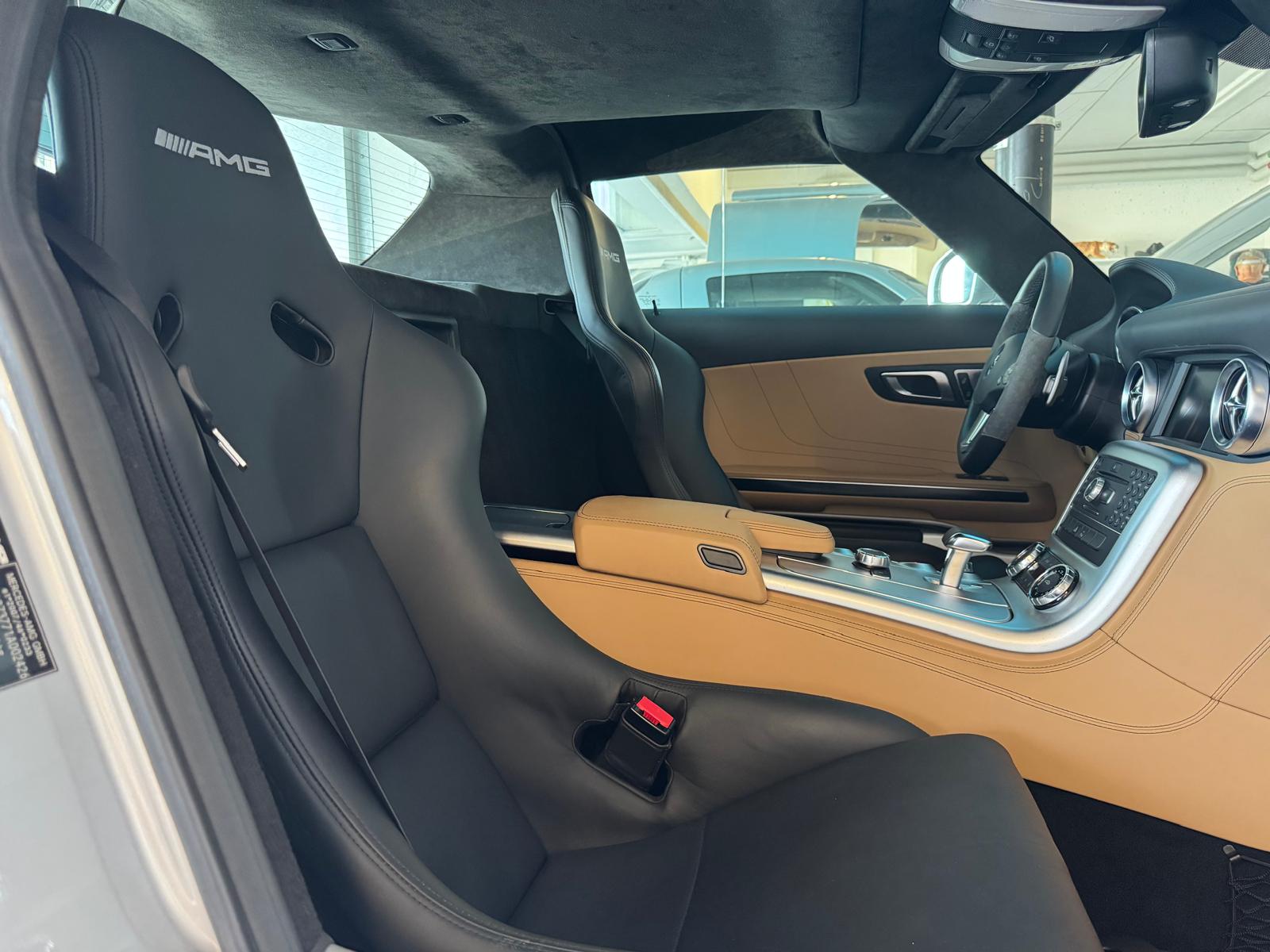 MERCEDES-BENZ SLS 63 AMG Speedshift-image-5