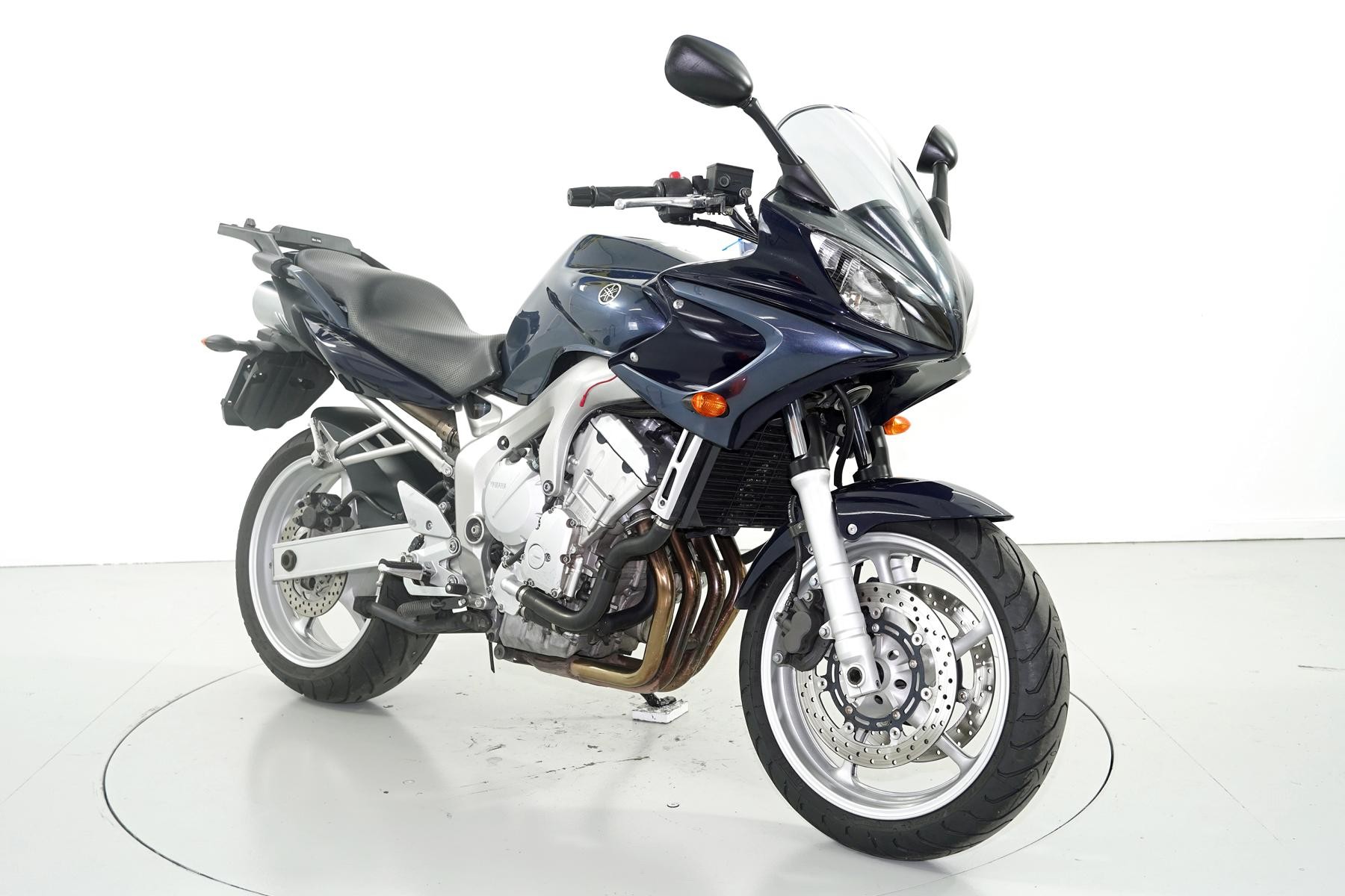 YAMAHA FZ6-S-showroom-element-1