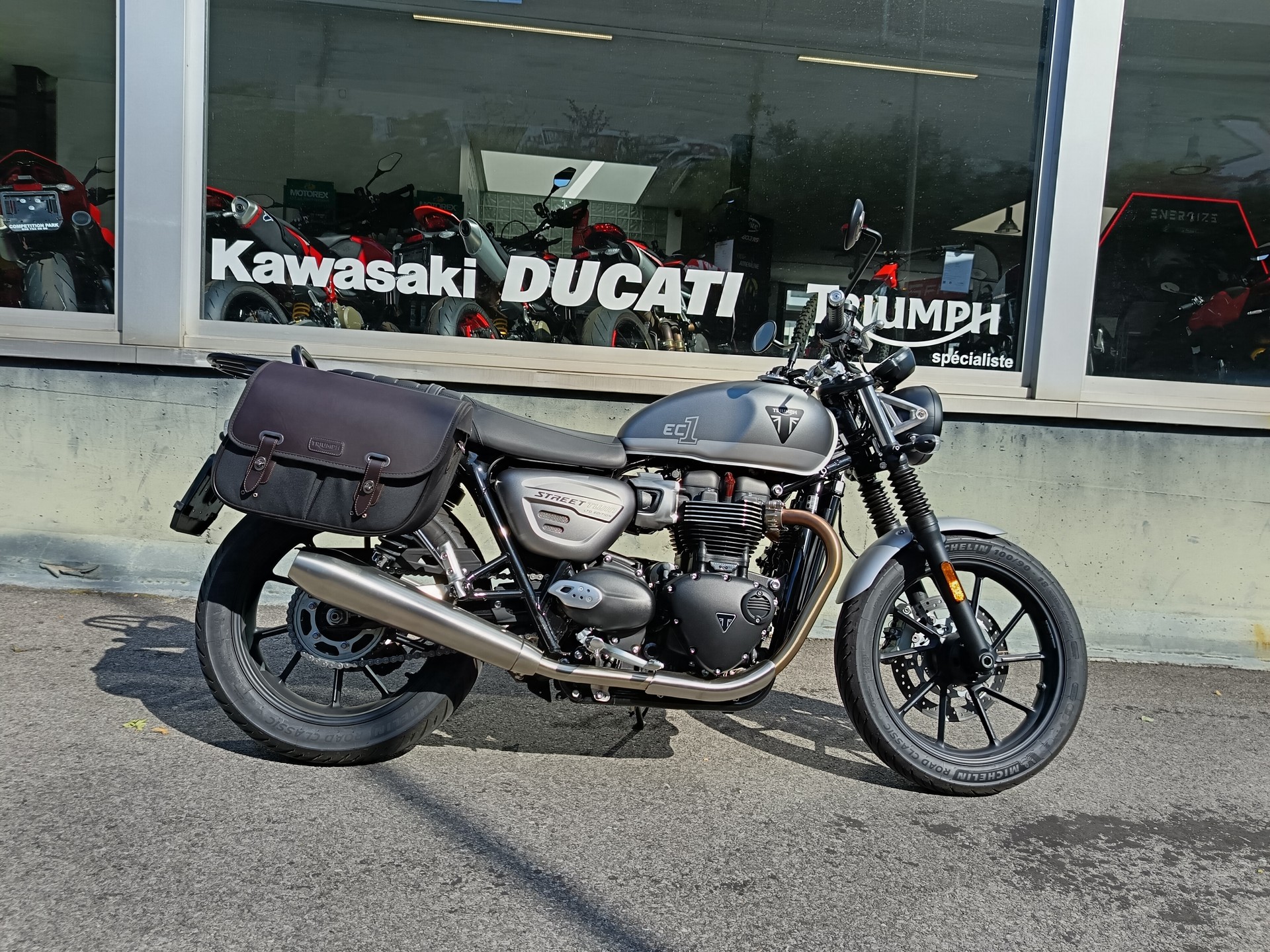 TRIUMPH Street Twin 900 Special Edition