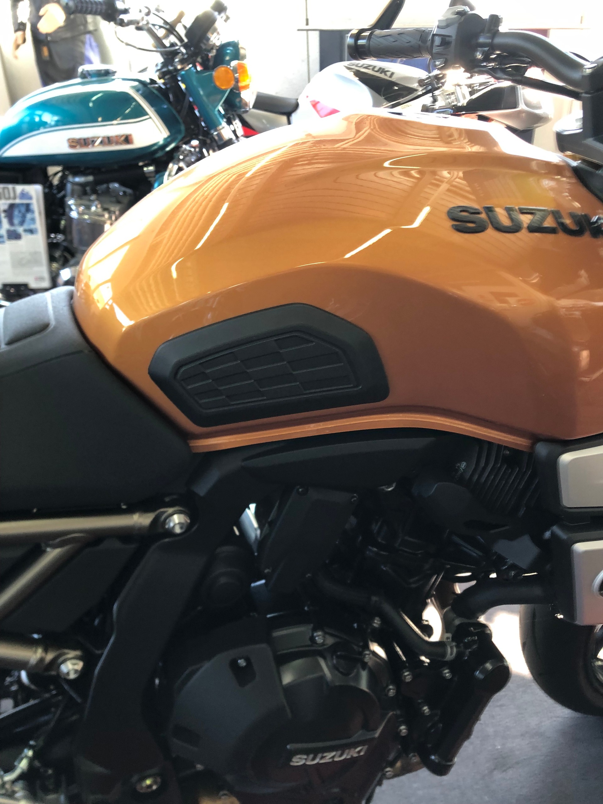 SUZUKI GSX-8T-image-3