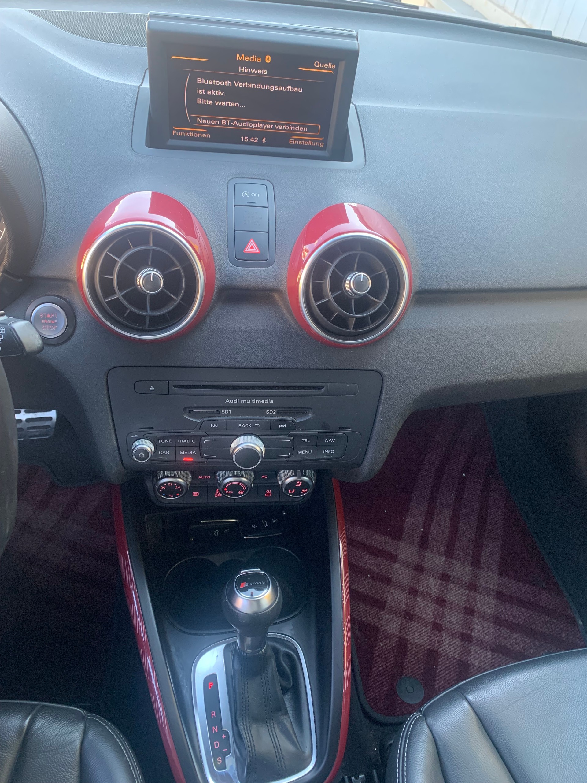 AUDI A1 1.4 TFSI Attraction S-tronic-image-10