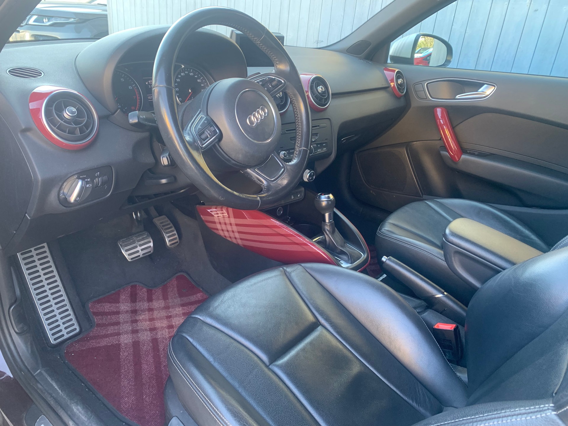 AUDI A1 1.4 TFSI Attraction S-tronic-image-7