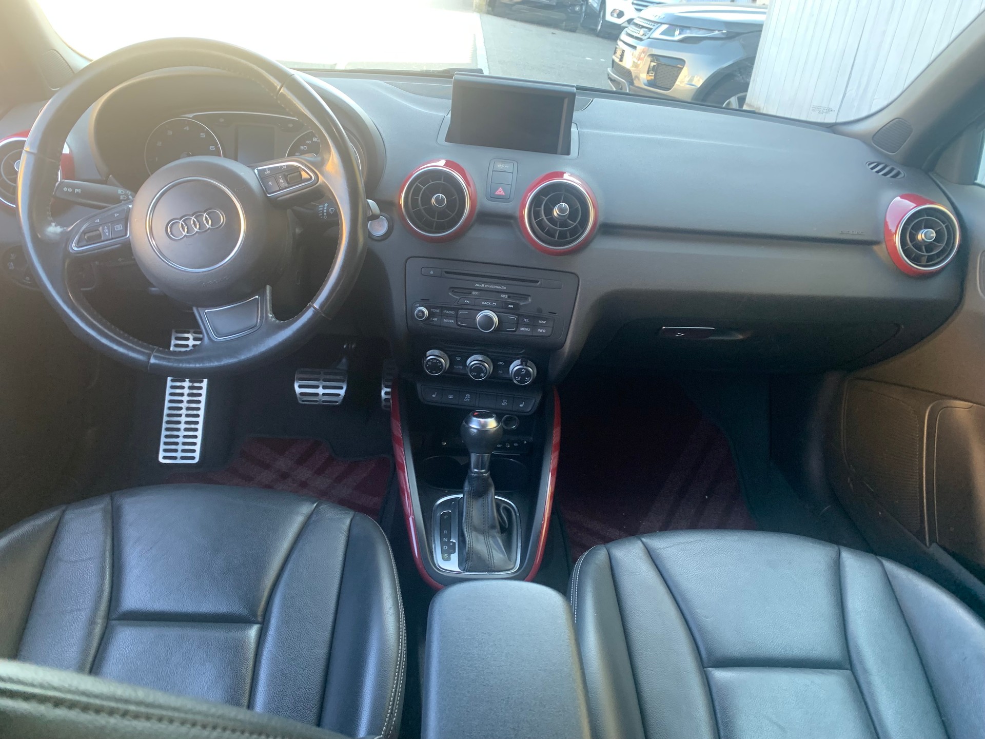 AUDI A1 1.4 TFSI Attraction S-tronic-image-8
