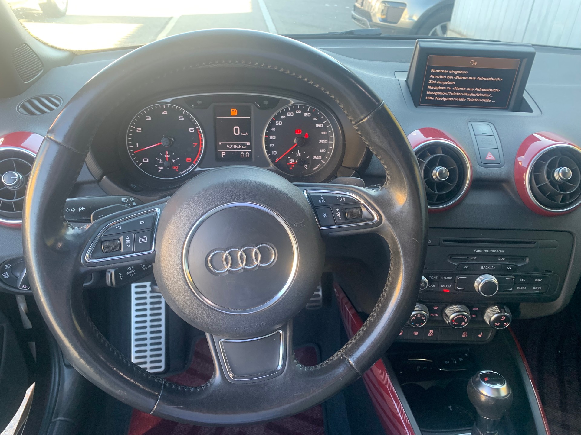 AUDI A1 1.4 TFSI Attraction S-tronic-image-9