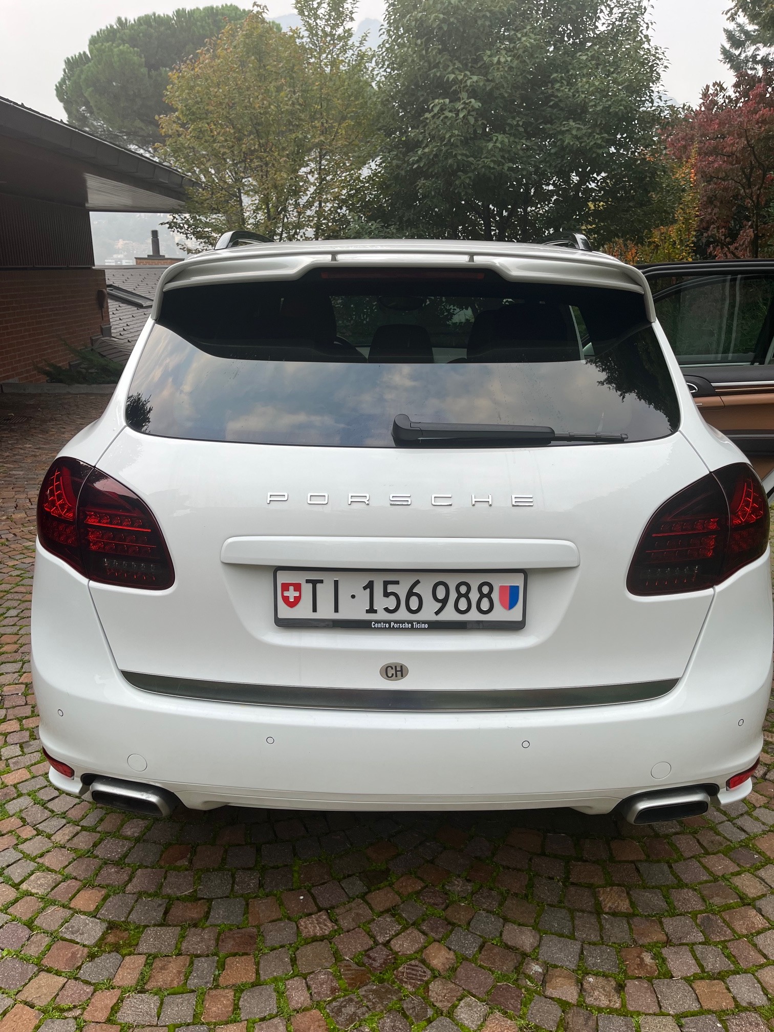 PORSCHE Cayenne Diesel-image-2