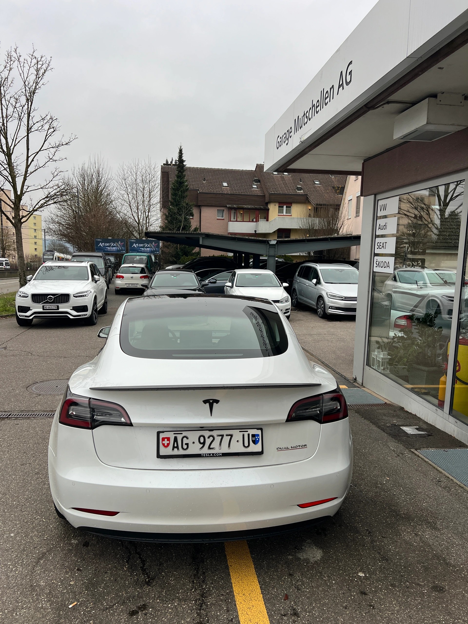 TESLA Facelift Model 3 Performance Dual Motor AWD CH-Auto mit Werksgarantie-image-2