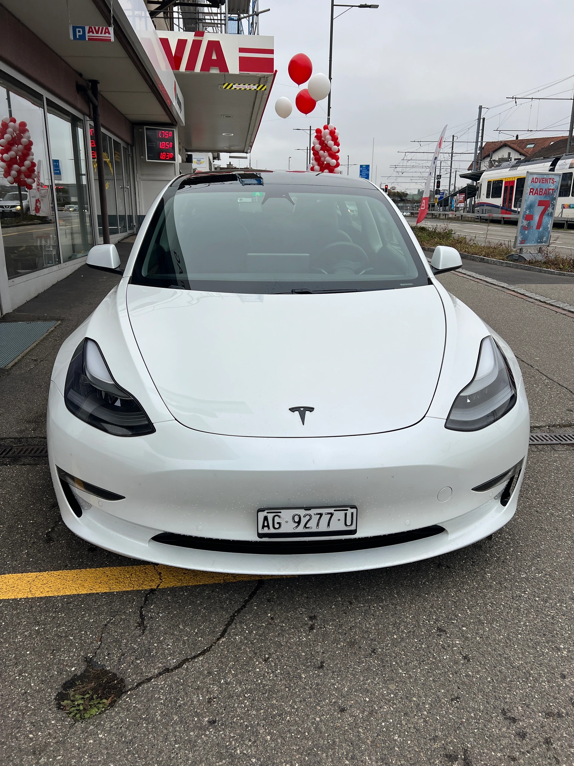 TESLA Facelift Model 3 Performance Dual Motor AWD CH-Auto mit Werksgarantie-image-4
