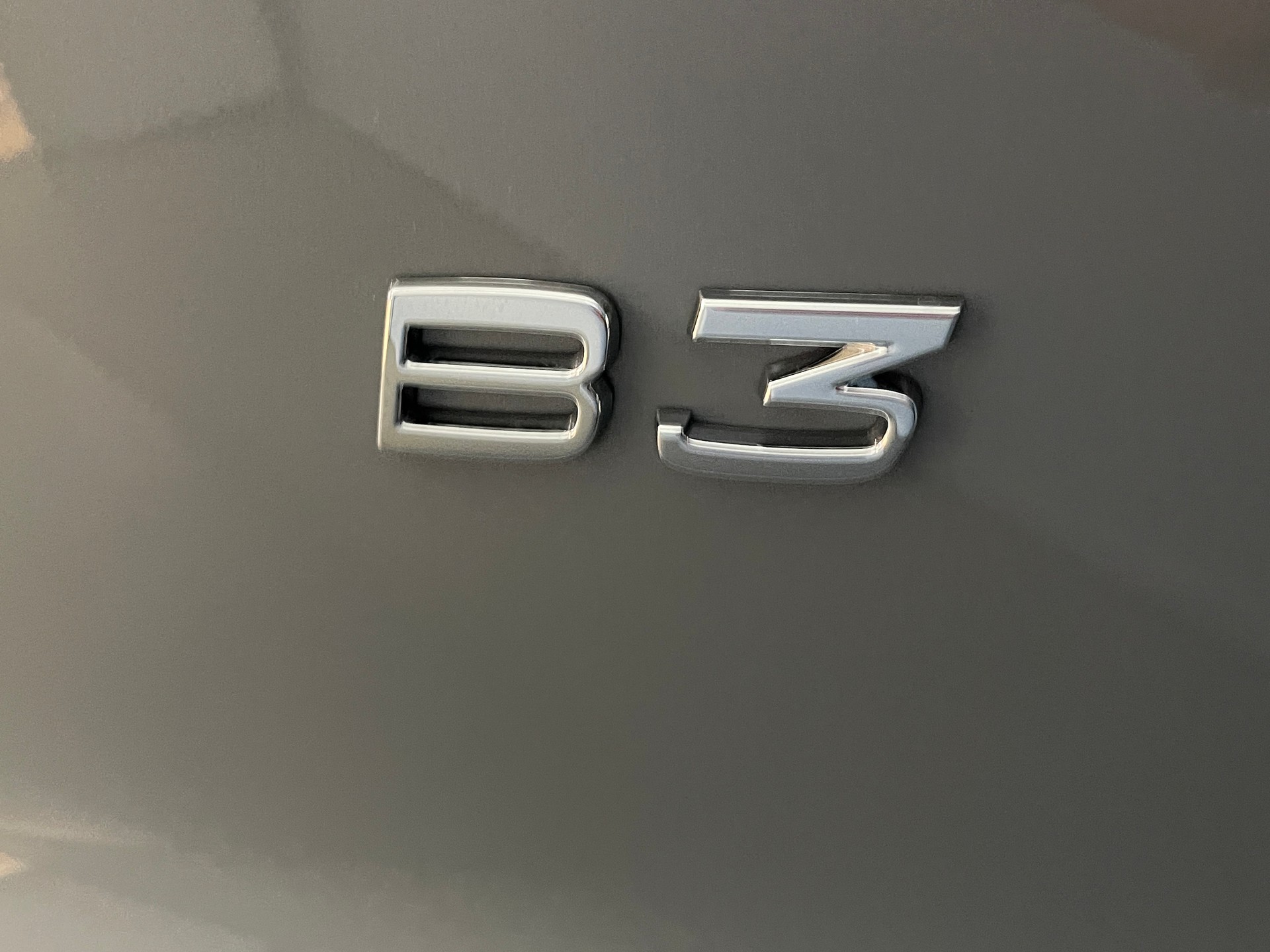 VOLVO XC40 2.0 B3 MH Plus Dark-image-5