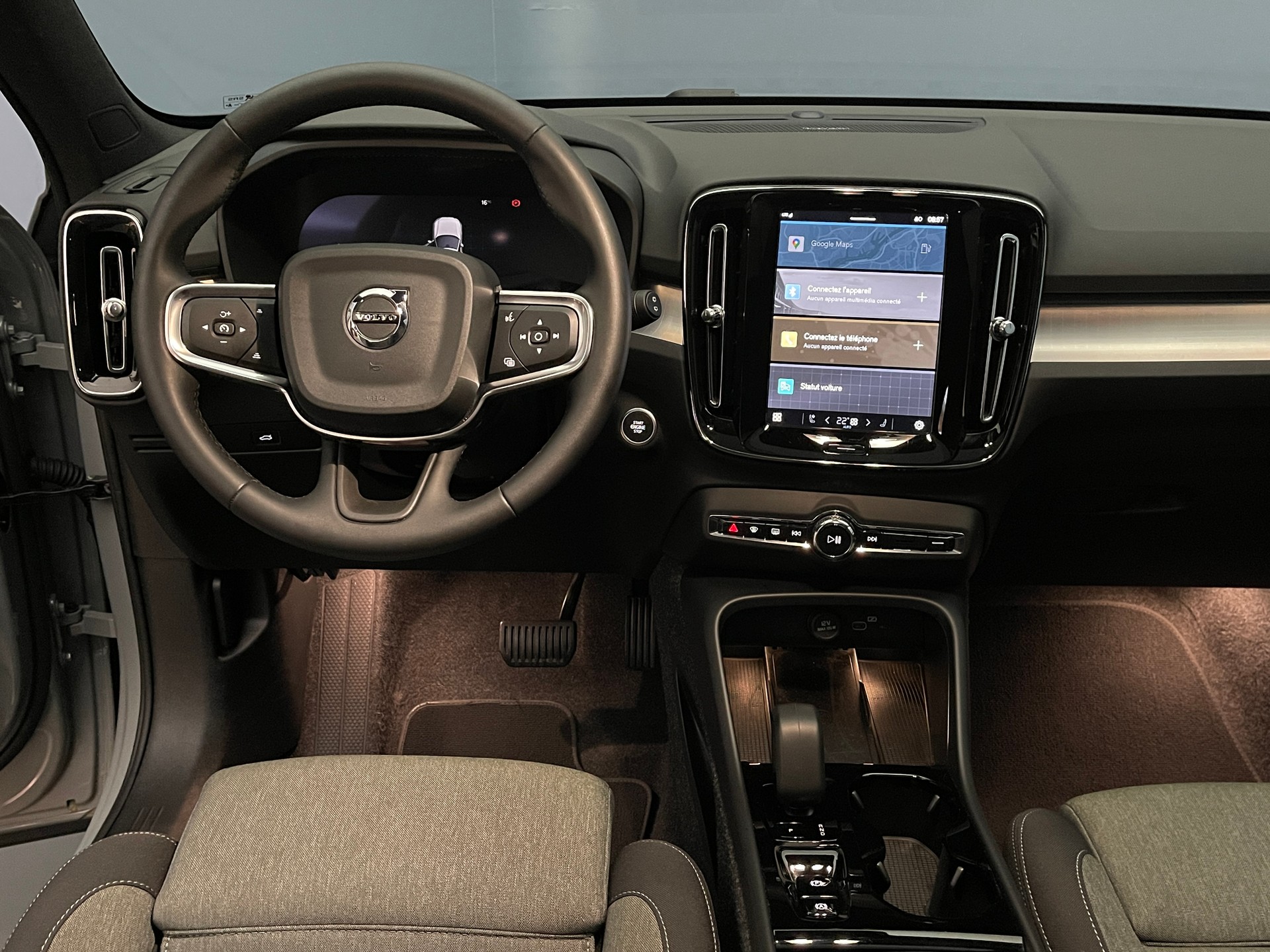 VOLVO XC40 2.0 B3 MH Plus Dark-image-11