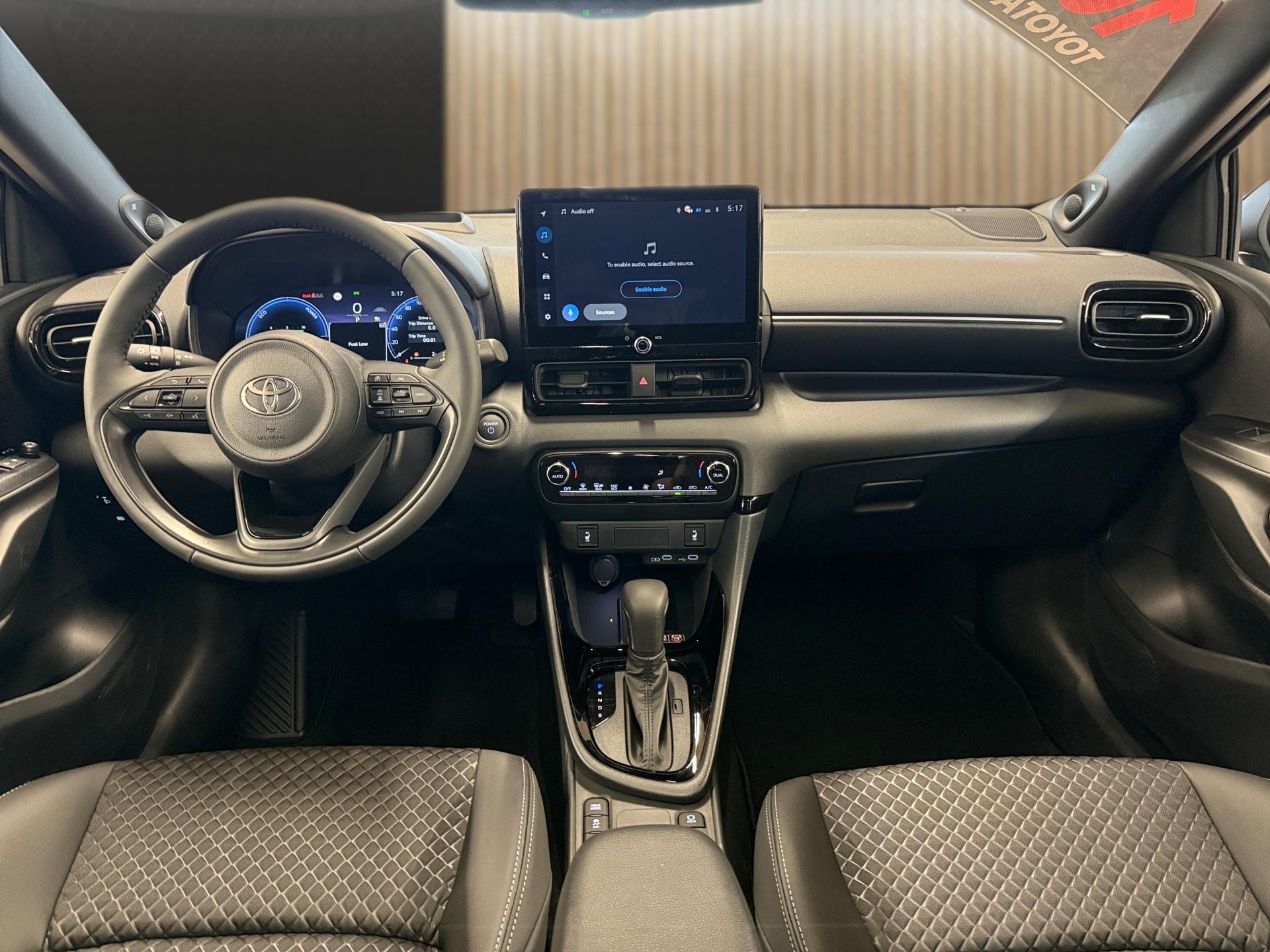 TOYOTA Yaris 1.5 Premium e-CVT-image-12