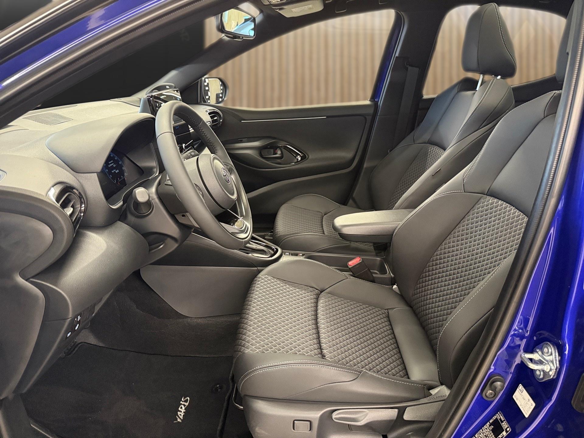 TOYOTA Yaris 1.5 Premium e-CVT-image-10