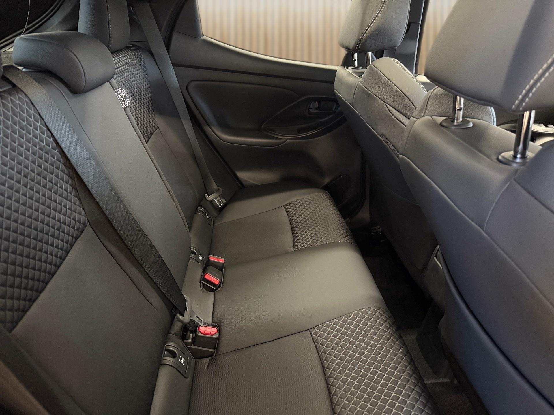 TOYOTA Yaris 1.5 Premium e-CVT-image-15