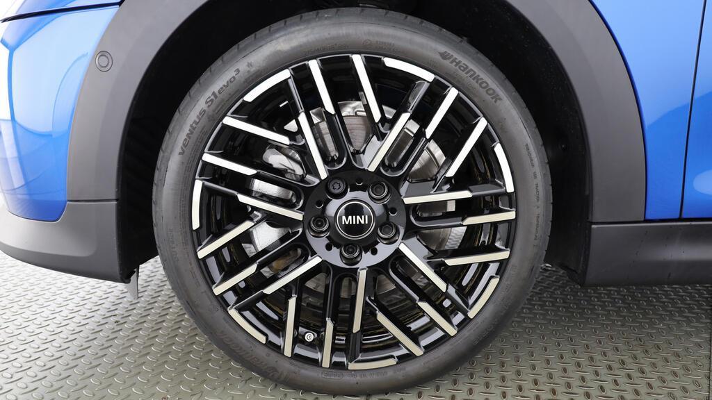 MINI Cooper S Cabrio-image-7