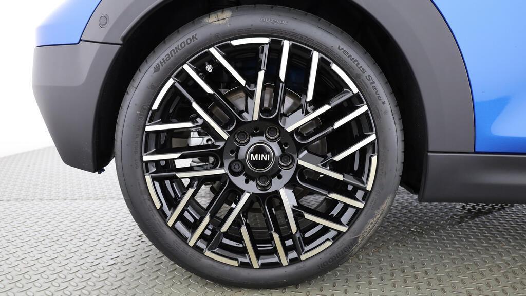 MINI Cooper S Cabrio-image-10