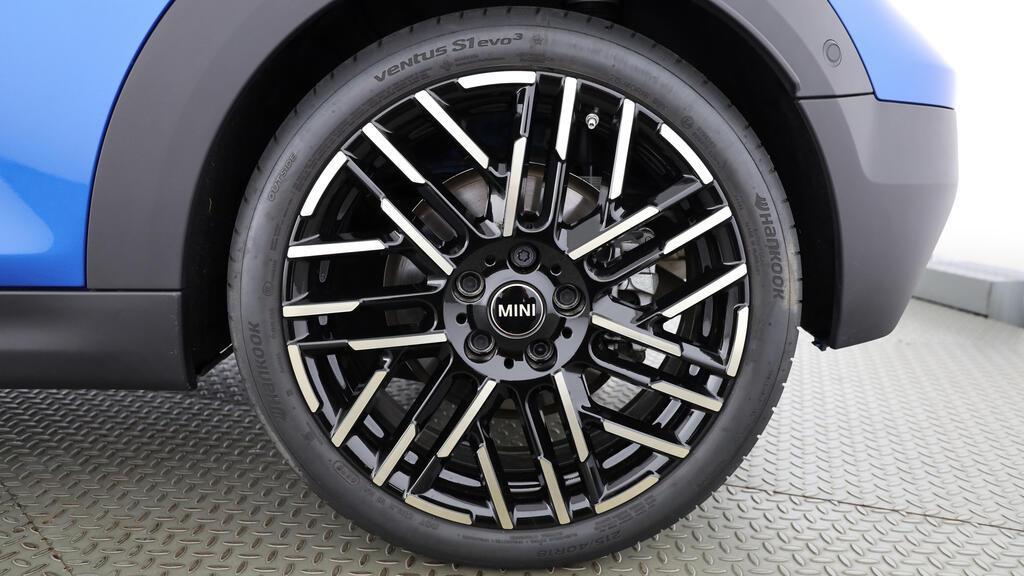 MINI Cooper S Cabrio-image-9