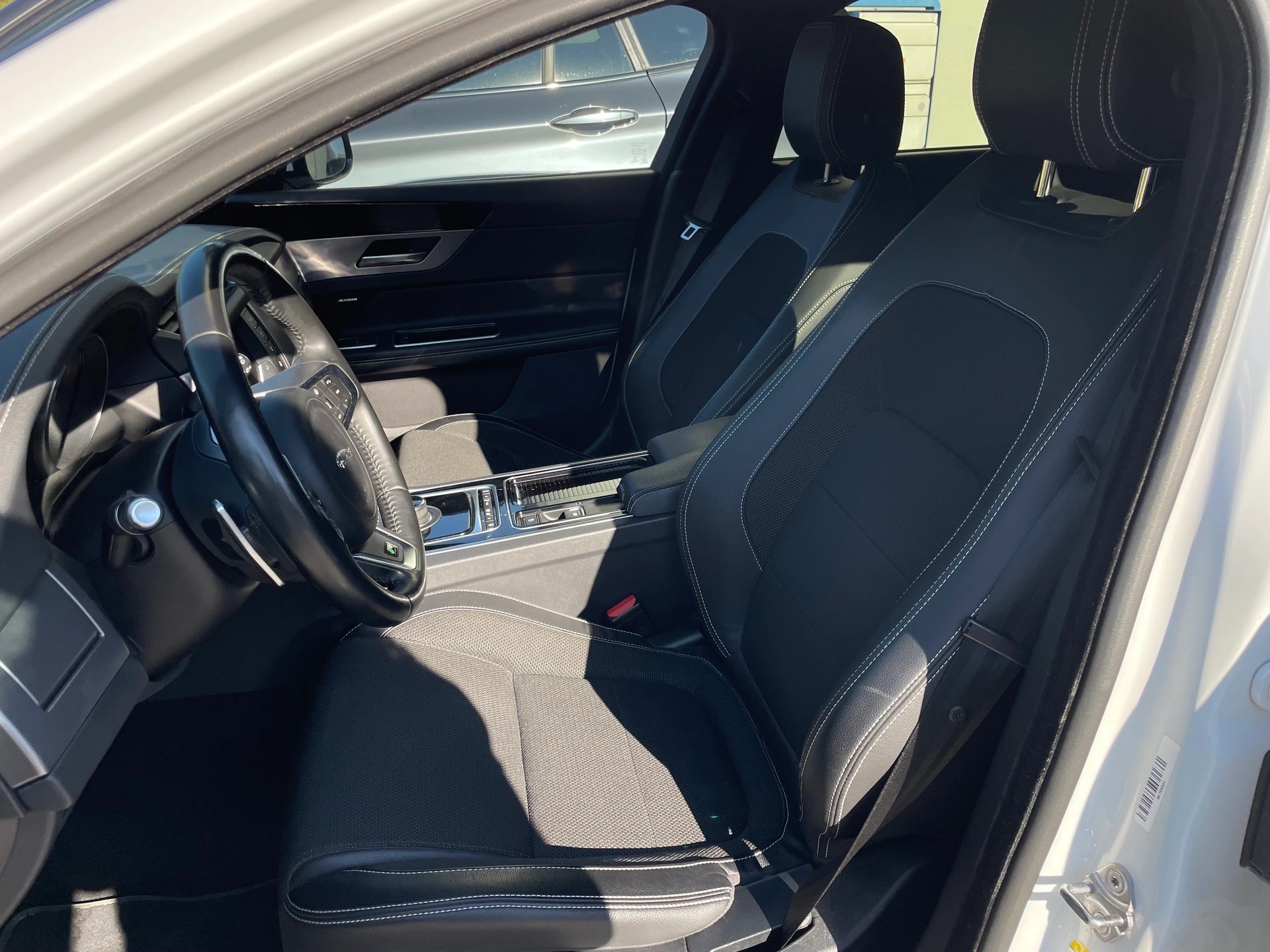 JAGUAR XF Sportbrake 240 R-Sport AWD Automatic-image-7