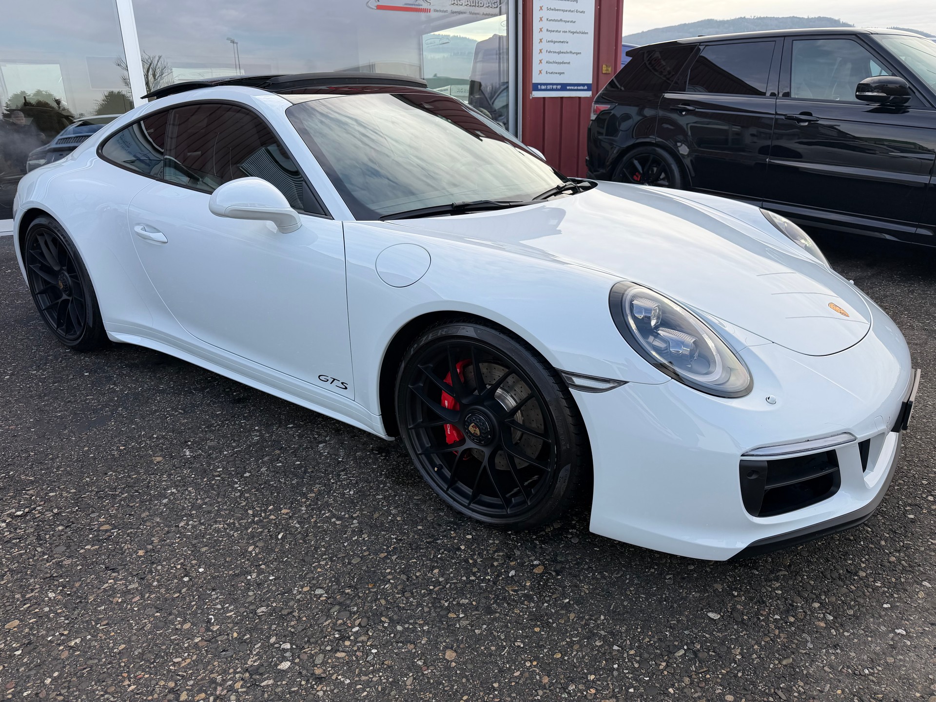 PORSCHE 911 Carrera 4 GTS PDK-showroom-element-1