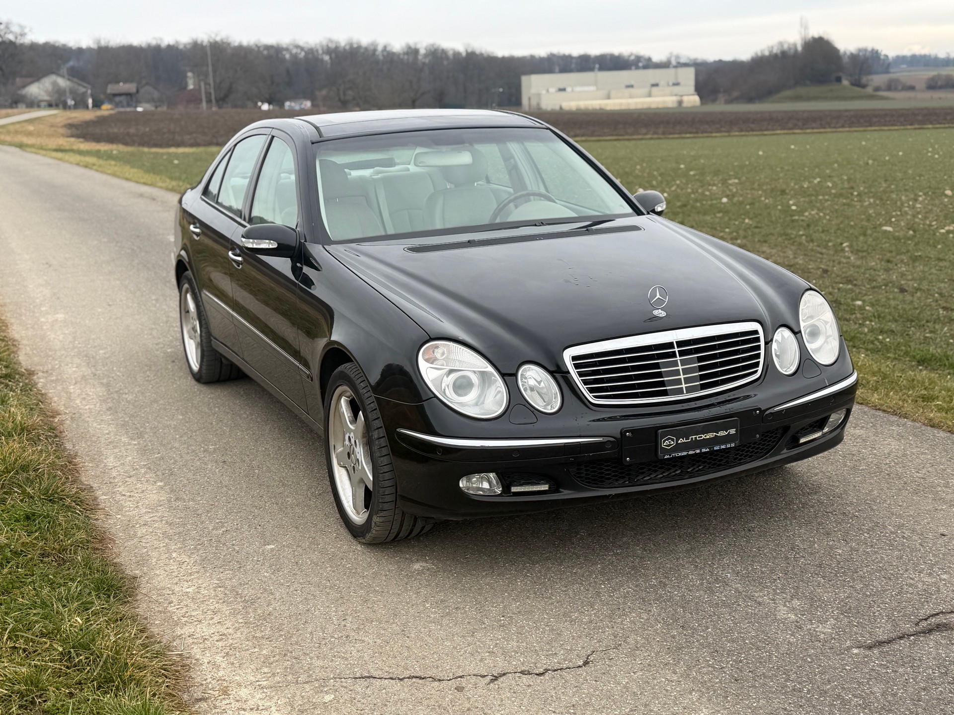 MERCEDES-BENZ E 500 Elégance Automatic-image-3
