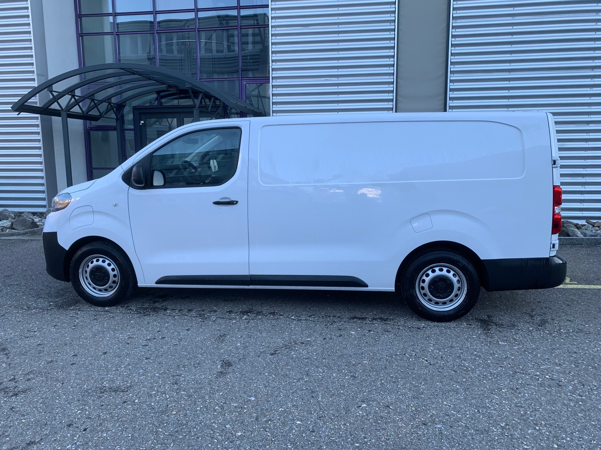 TOYOTA Proace EV Electric 75kWh Long Active L2-image-2