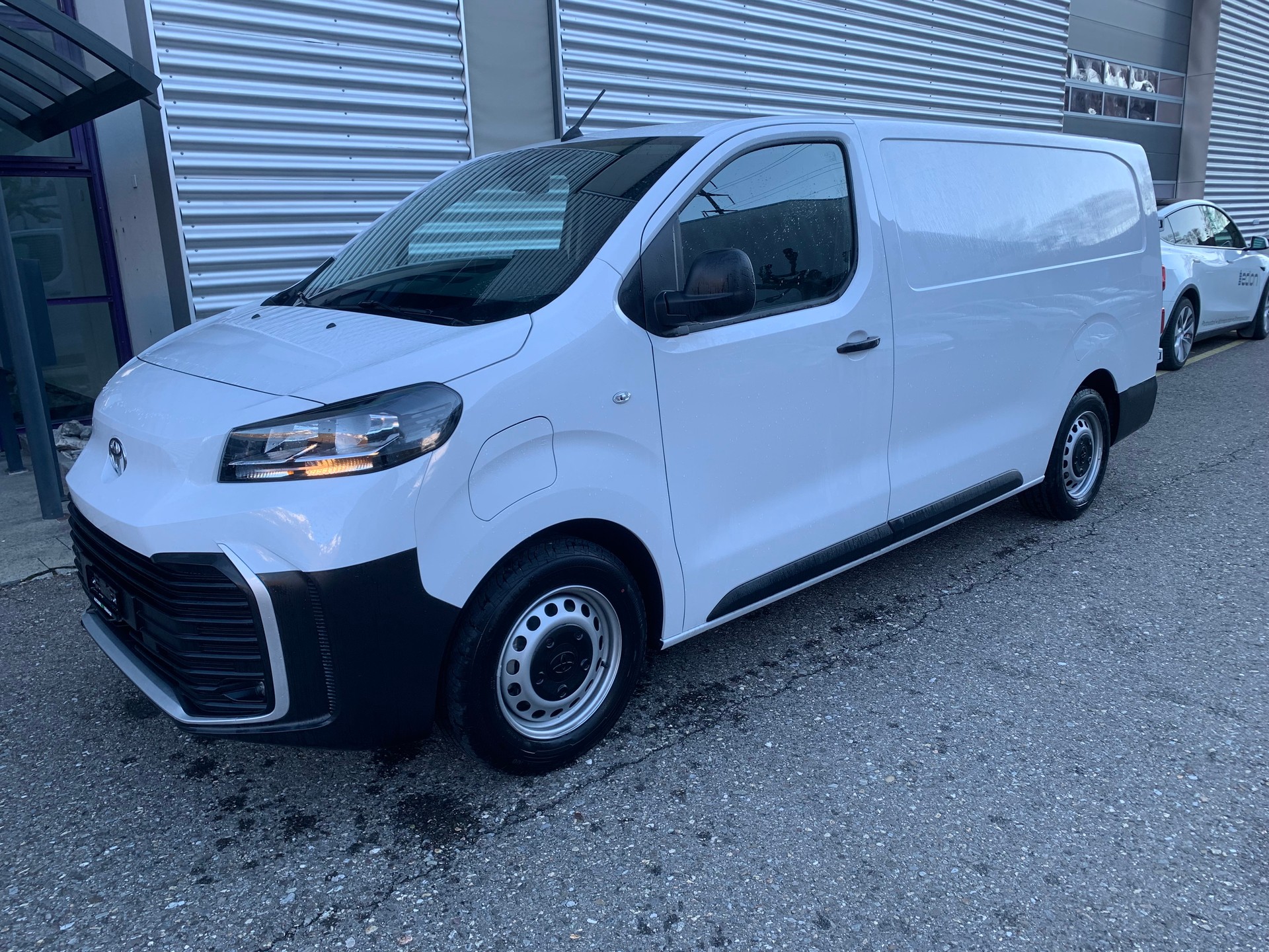 TOYOTA Proace EV Electric 75kWh Long Active L2-image-1