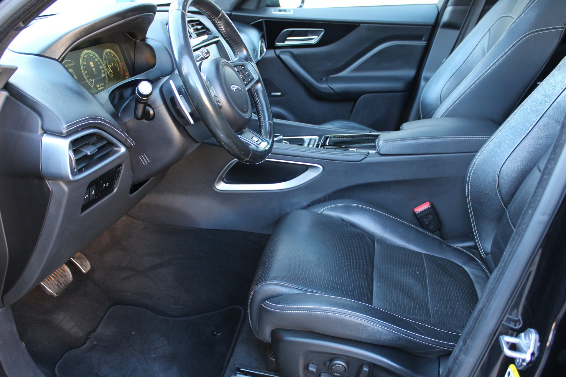 JAGUAR F-Pace 3.0 V6 S AWD Automatik-image-9