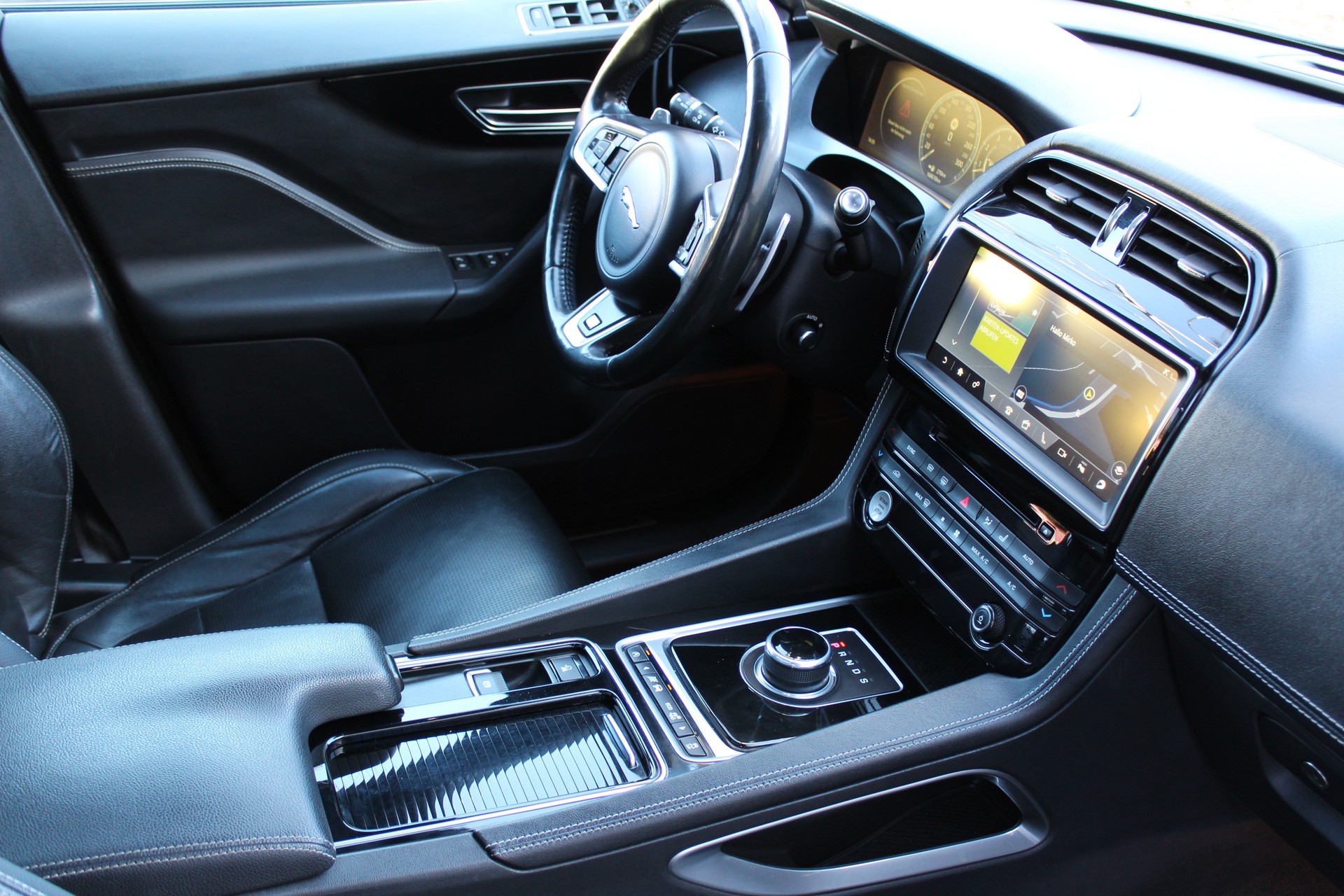 JAGUAR F-Pace 3.0 V6 S AWD Automatik-image-14