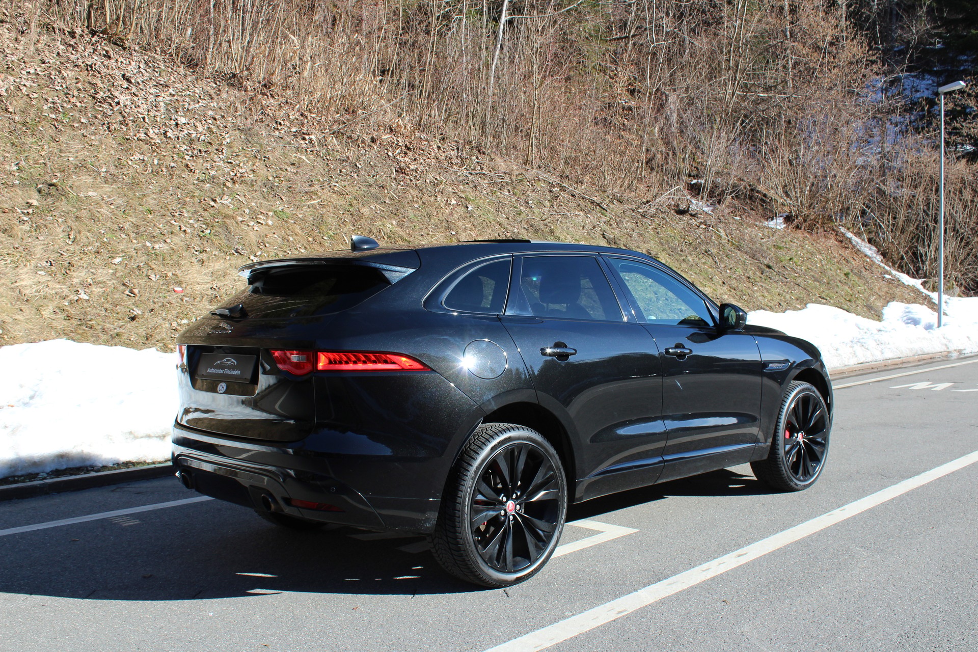 JAGUAR F-Pace 3.0 V6 S AWD Automatik-image-4
