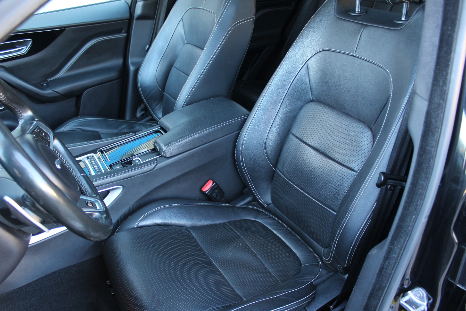 JAGUAR F-Pace 3.0 V6 S AWD Automatik-image-10
