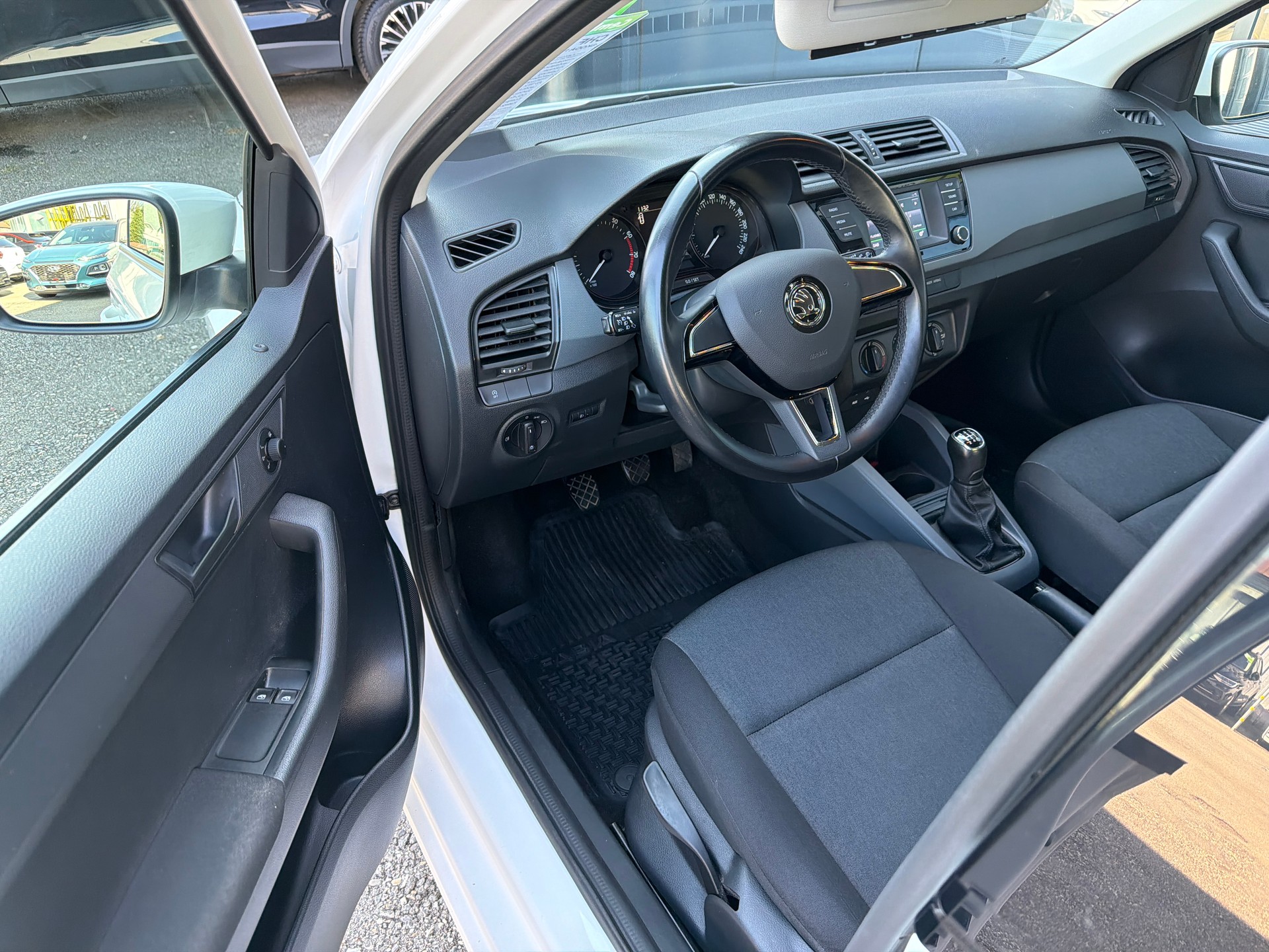 SKODA Fabia 1.0 Active-image-7