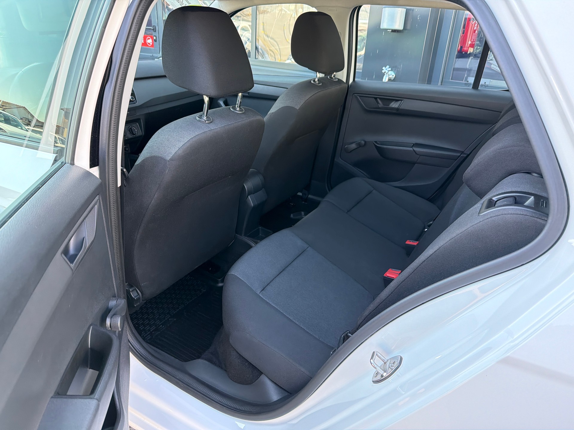 SKODA Fabia 1.0 Active-image-6